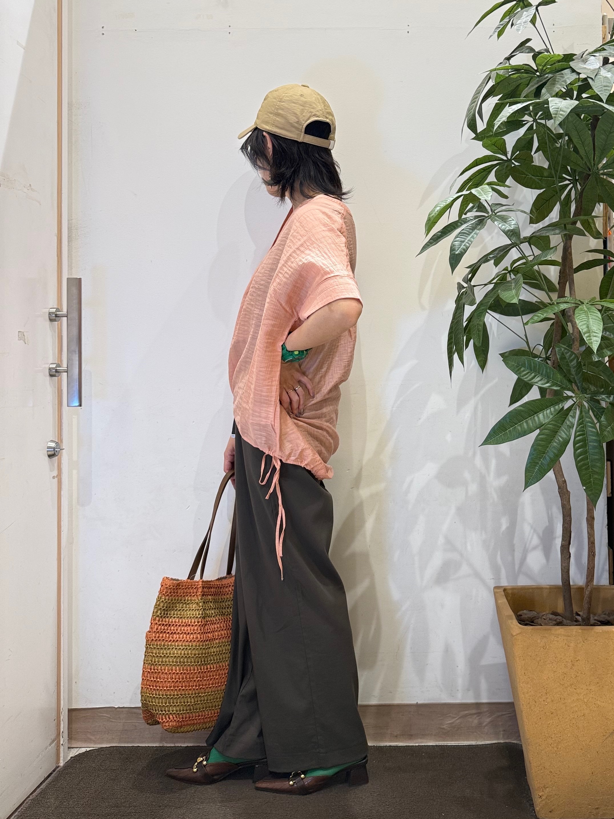 misakiさんの「SHOO･LA･RUE｜【高レビュー/体型カバー】インせず着られる スキッパー裾リボンブラウス」を使ったコーディネート