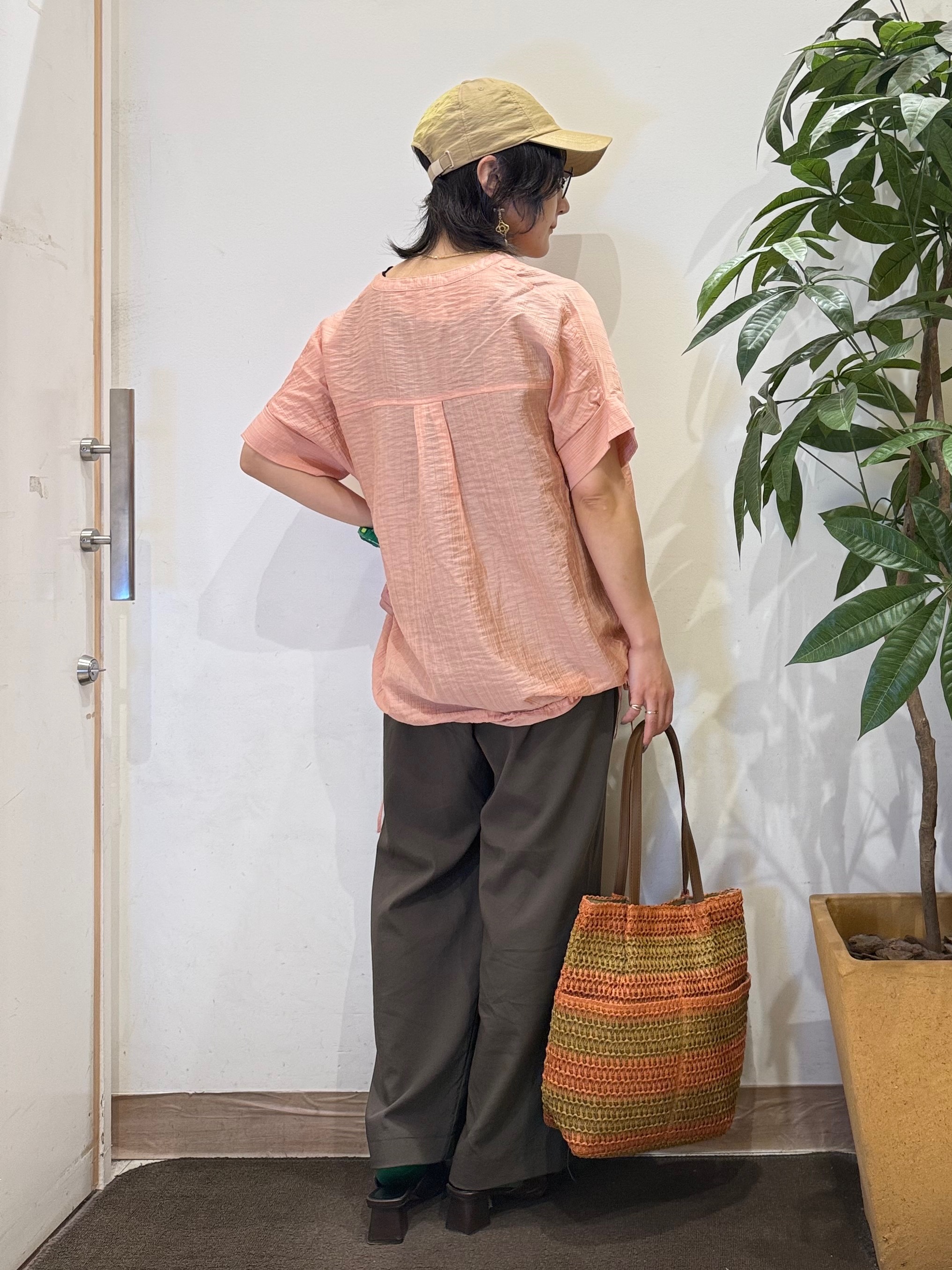 misakiさんの「SHOO･LA･RUE｜【高レビュー/体型カバー】インせず着られる スキッパー裾リボンブラウス」を使ったコーディネート