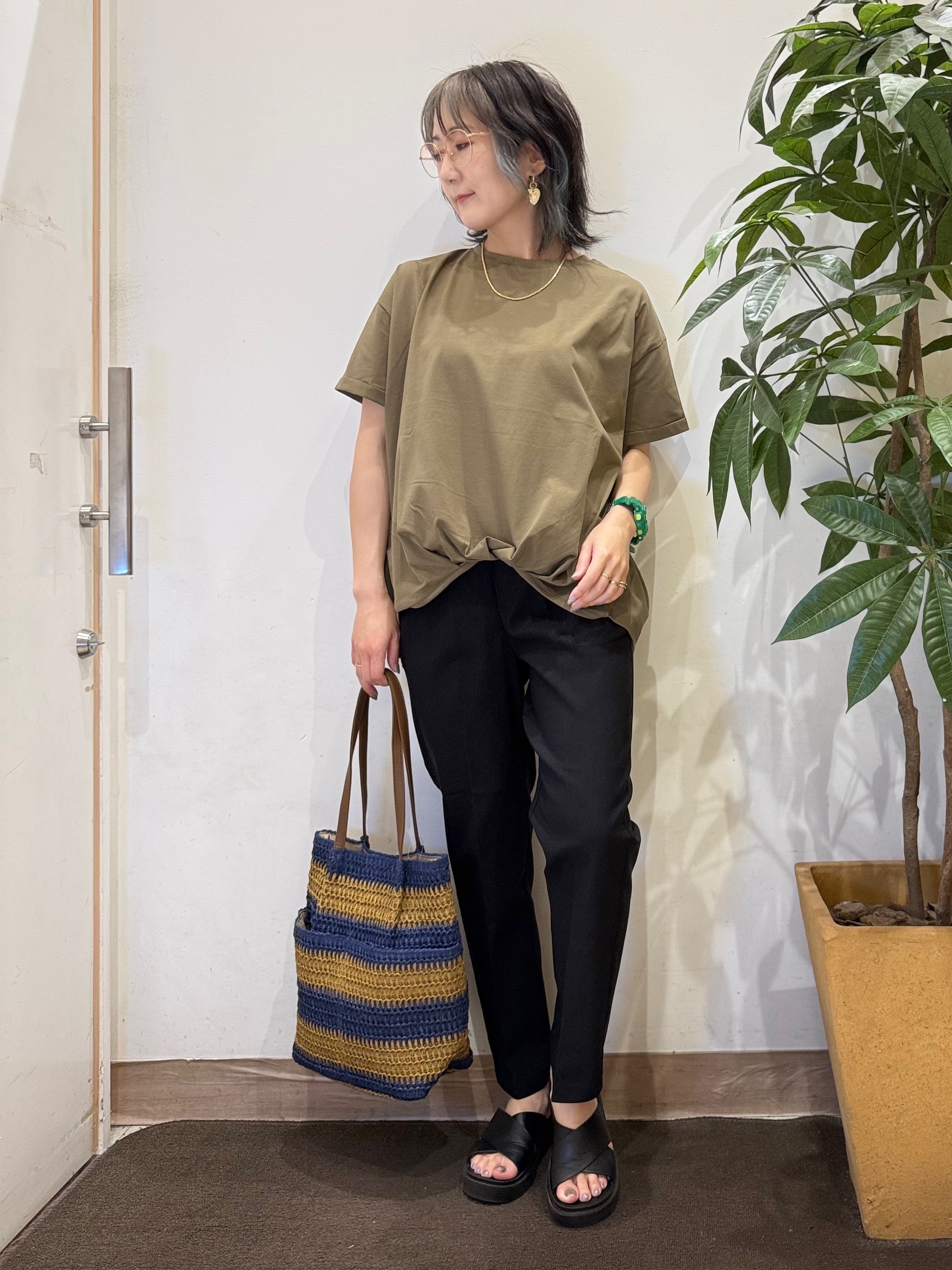misakiさんの「SHOO･LA･RUE｜【体型カバー/S-LL/洗濯機可】インせず決まる フロントタックデザインTシャツ」を使ったコーディネート