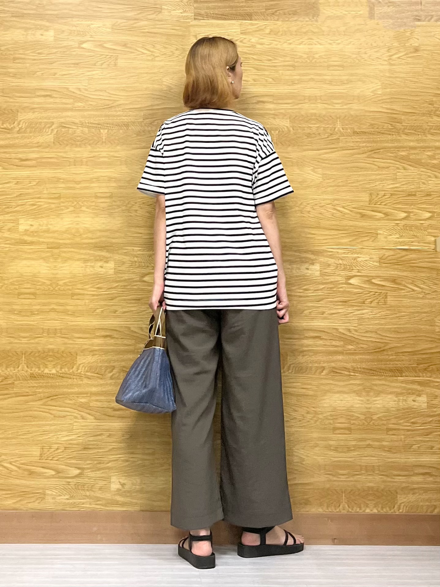 もすさんの「SHOO･LA･RUE｜【体型カバー/S-LL/洗濯機可】インせず決まる フロントタックデザインTシャツ」を使ったコーディネート