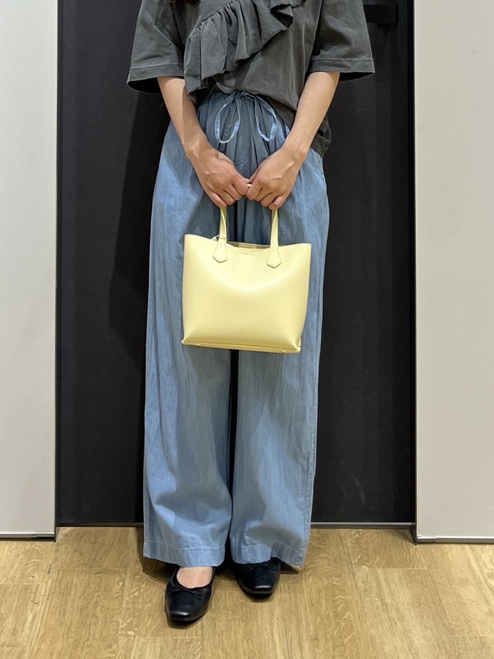 Minaさんの「Dessin｜アシメフリル ヴィンテージライクプルオーバー」を使ったコーディネート