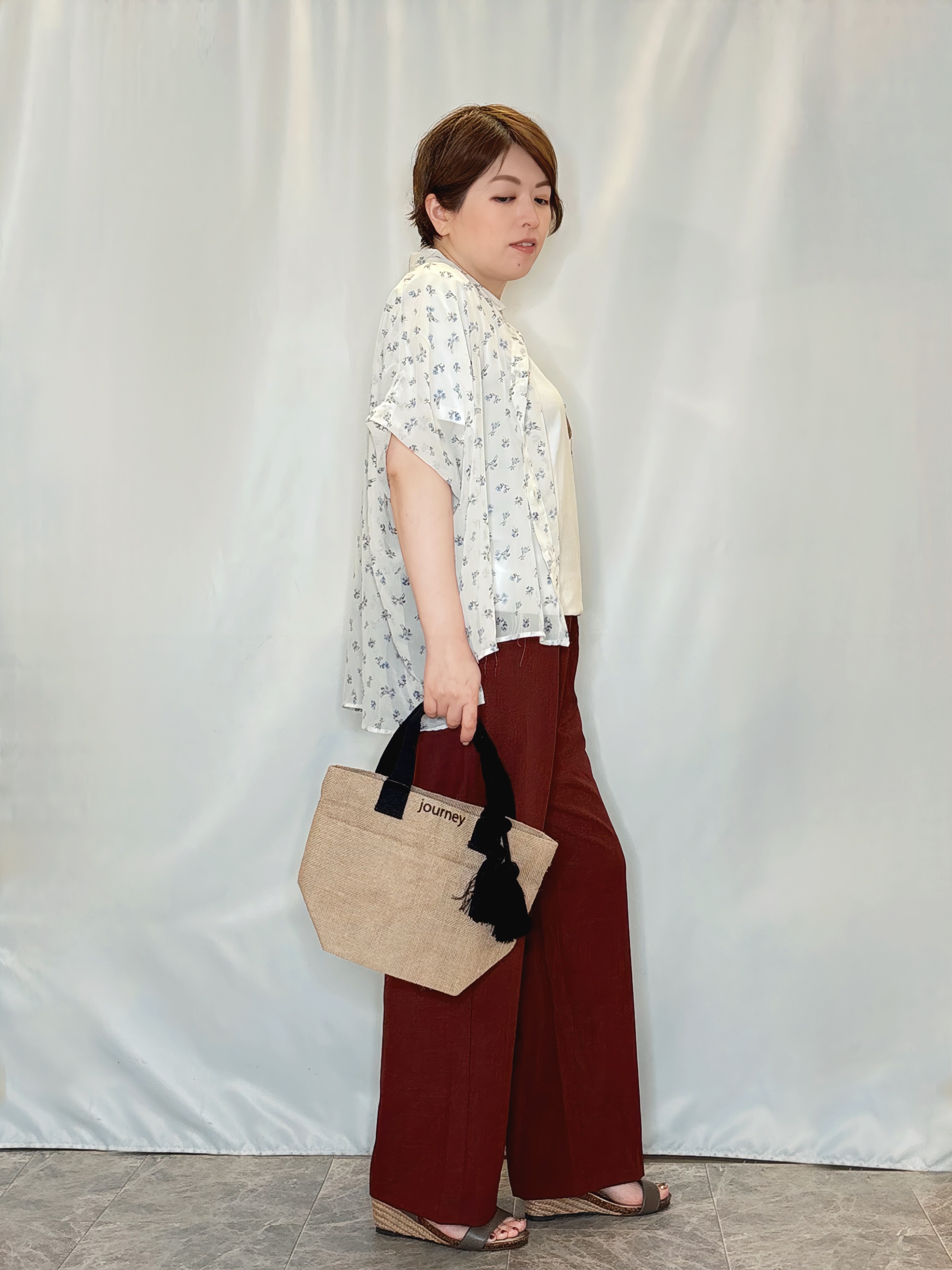 たみさんの「SHOO･LA･RUE｜【洗濯機可/体型カバー】羽織るだけで雰囲気変わる 柄アソート ポンチョ風シアーシャツ」を使ったコーディネート