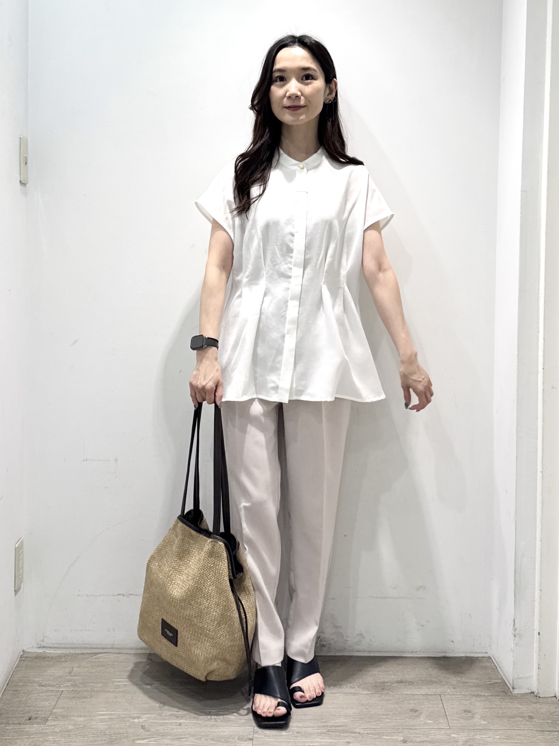 yuicciさんの「OPAQUE.CLIP｜【接触冷感／吸水速乾】リネンライク タックフレンチスリーブブラウス《洗濯機OK》」を使ったコーディネート