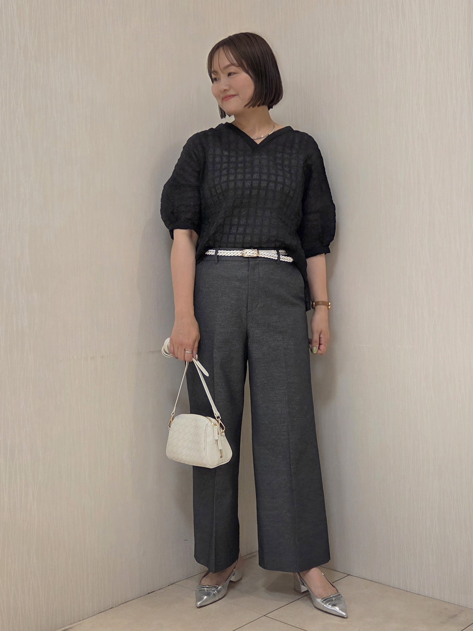 naokoさんの「UNTITLED｜【洗える】シアーVネックブラウス」を使ったコーディネート