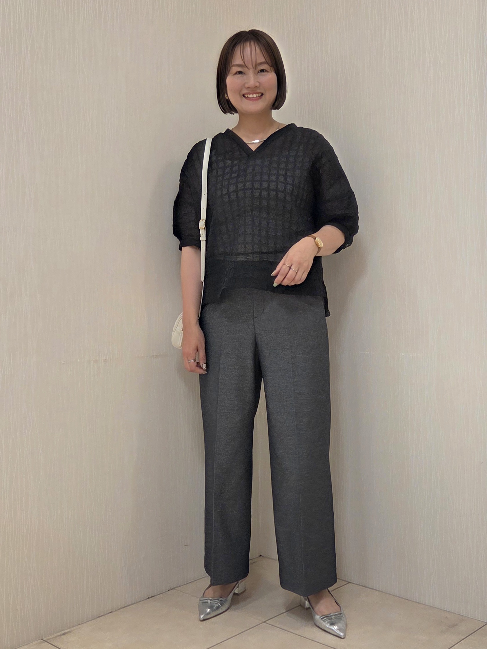 naokoさんの「UNTITLED｜【洗える】シアーVネックブラウス」を使ったコーディネート