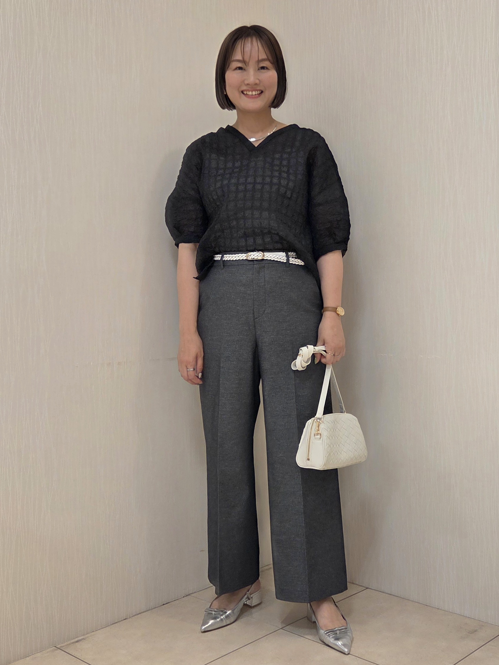 naokoさんの「UNTITLED｜【洗える】シアーVネックブラウス」を使ったコーディネート