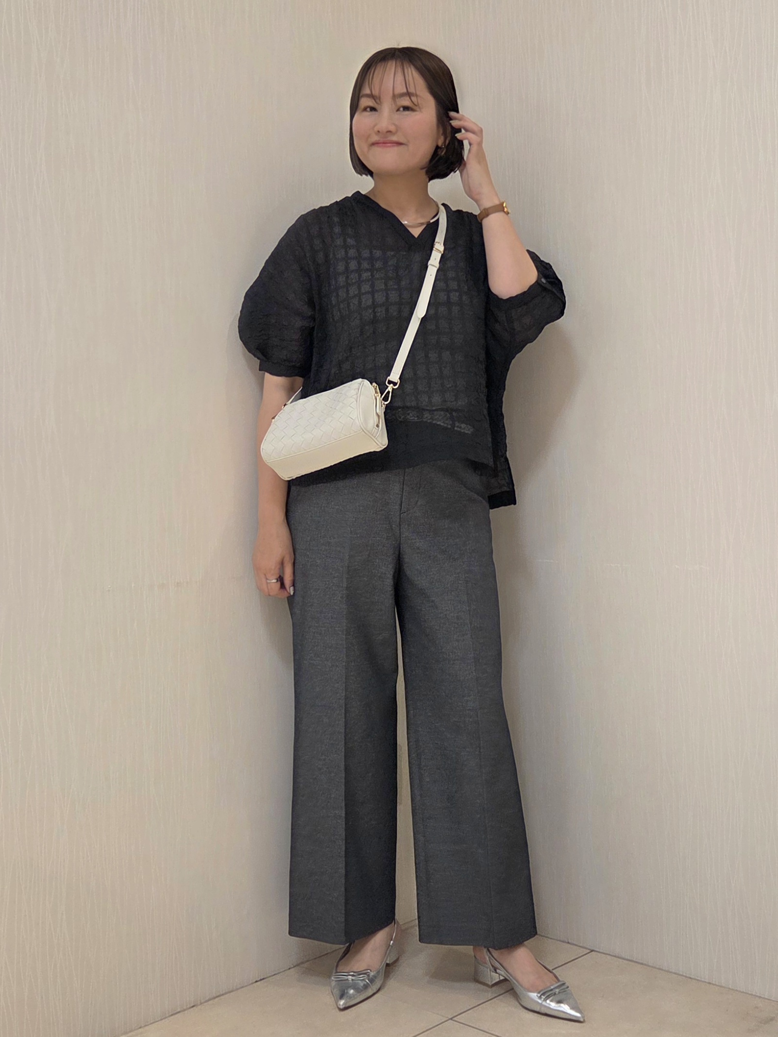 naokoさんの「UNTITLED｜【洗える】シアーVネックブラウス」を使ったコーディネート
