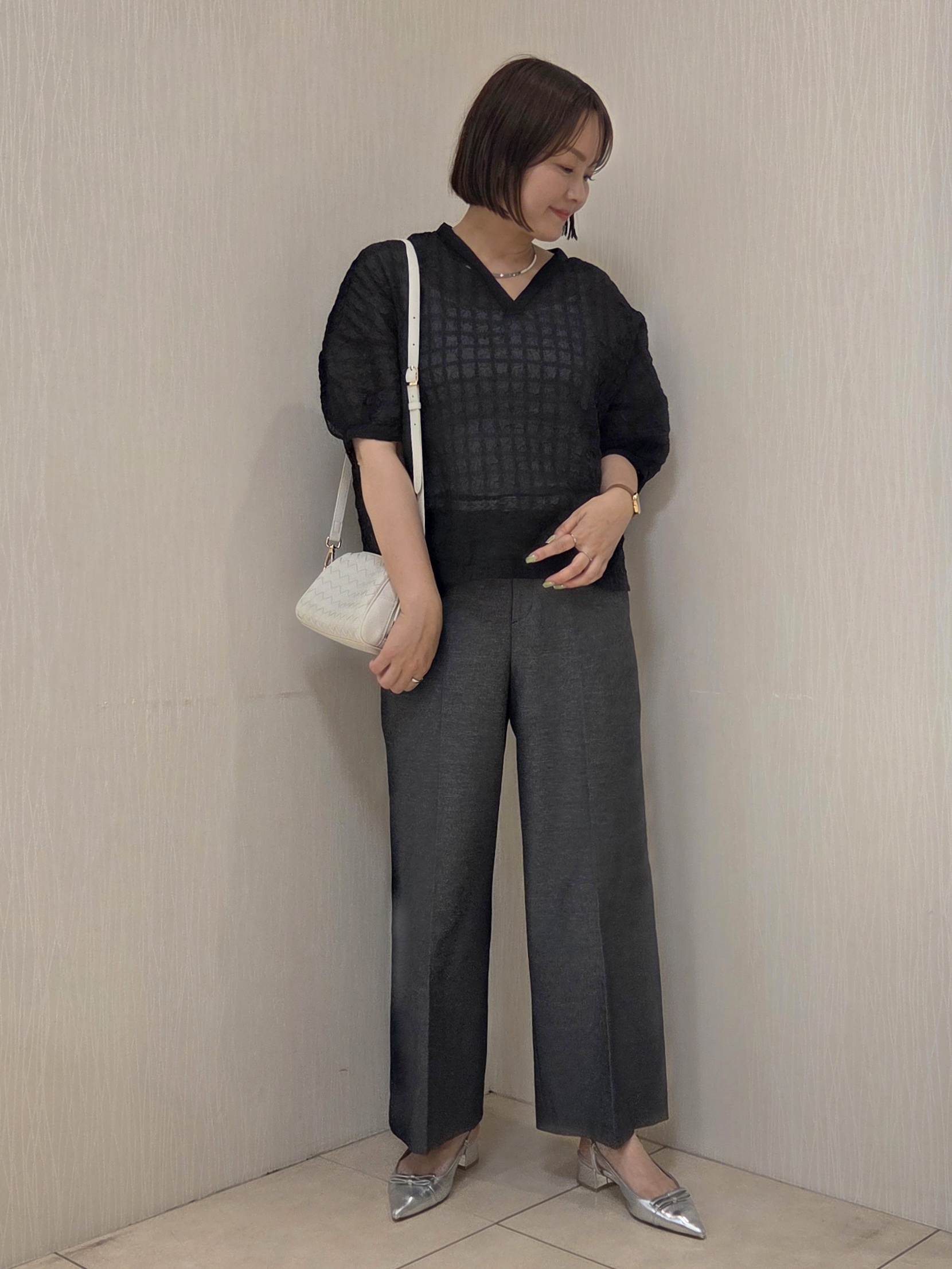 naokoさんの「UNTITLED｜【洗える】シアーVネックブラウス」を使ったコーディネート