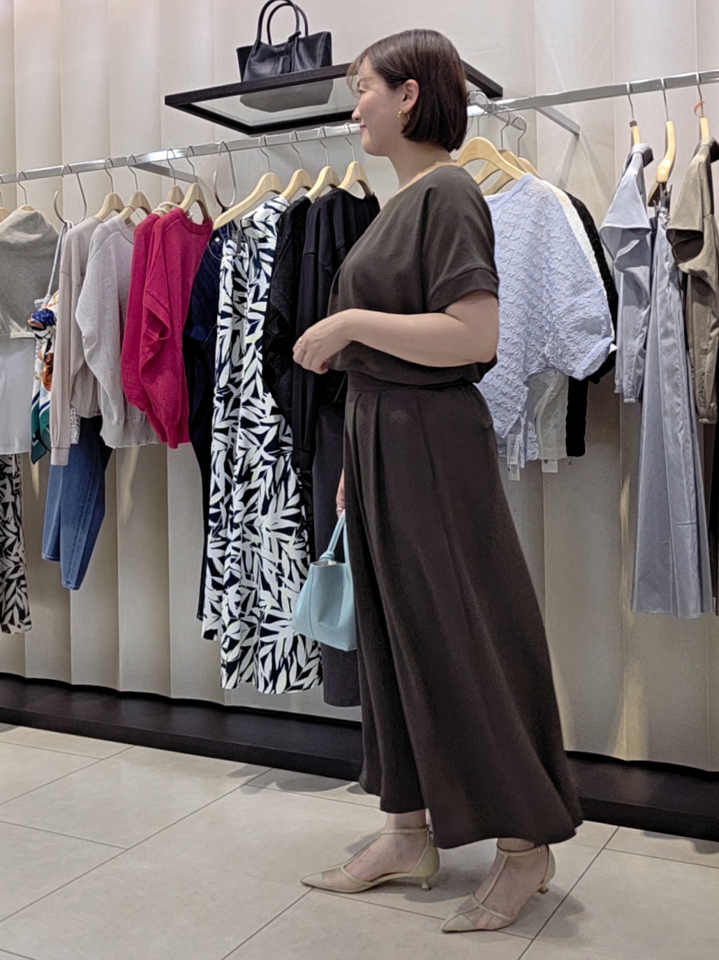 naokoさんの「UNTITLED｜【セットアップ可/UVカット/前後2WAY】リラクシーフレンチスリーブブラウス」を使ったコーディネート