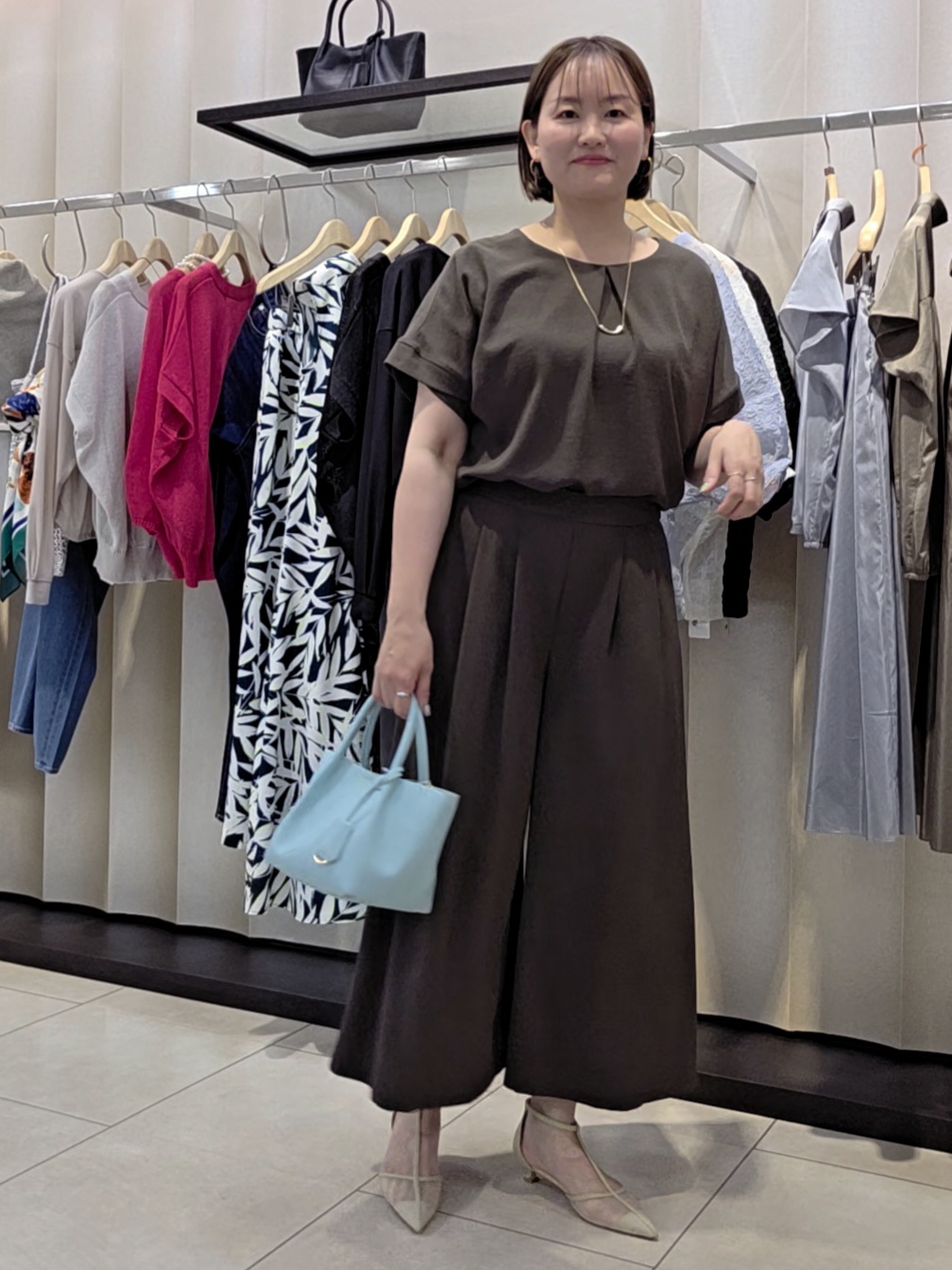 naokoさんの「UNTITLED｜【セットアップ可/UVカット/前後2WAY】リラクシーフレンチスリーブブラウス」を使ったコーディネート