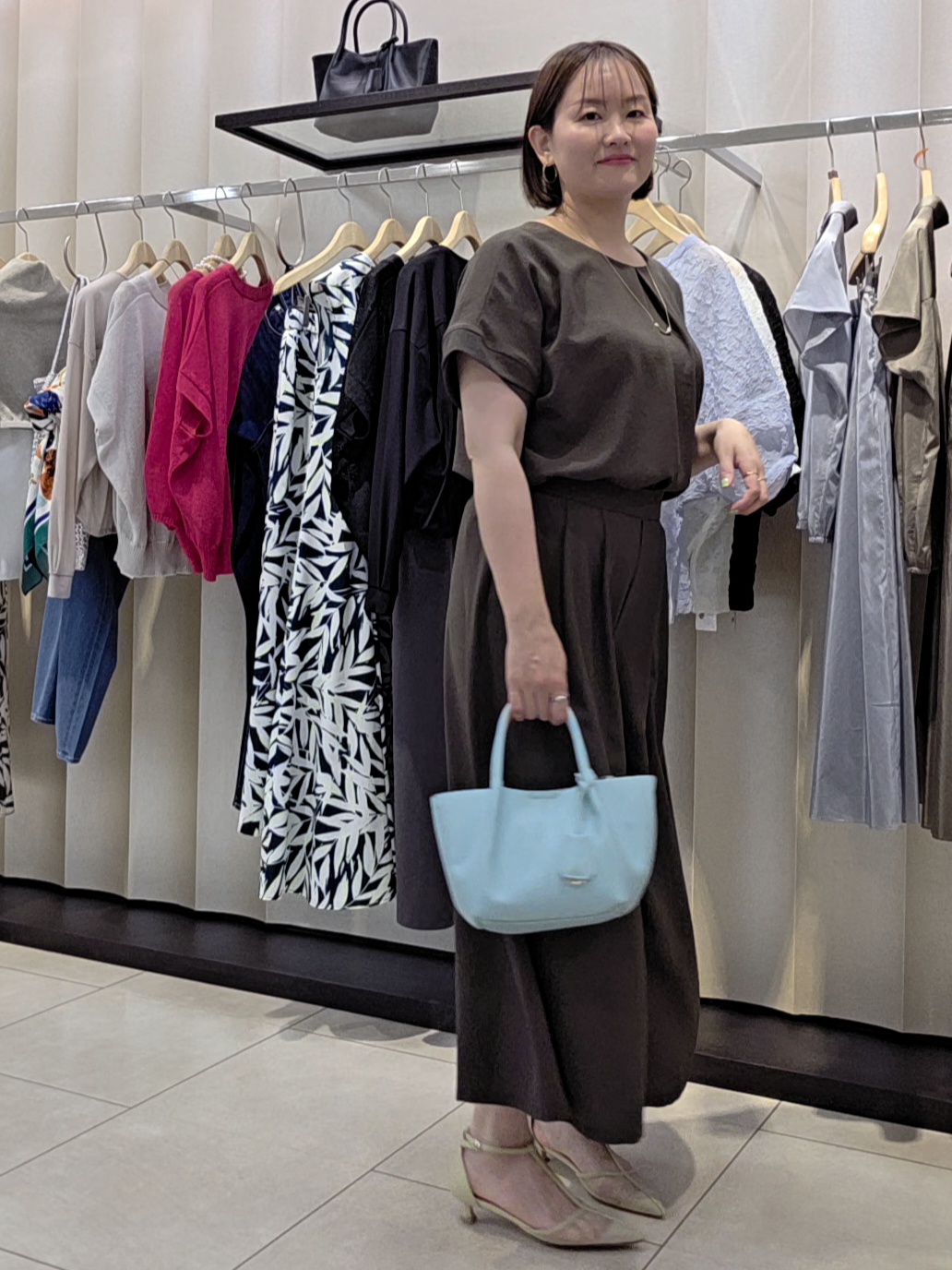 naokoさんの「UNTITLED｜【セットアップ可/UVカット/前後2WAY】リラクシーフレンチスリーブブラウス」を使ったコーディネート