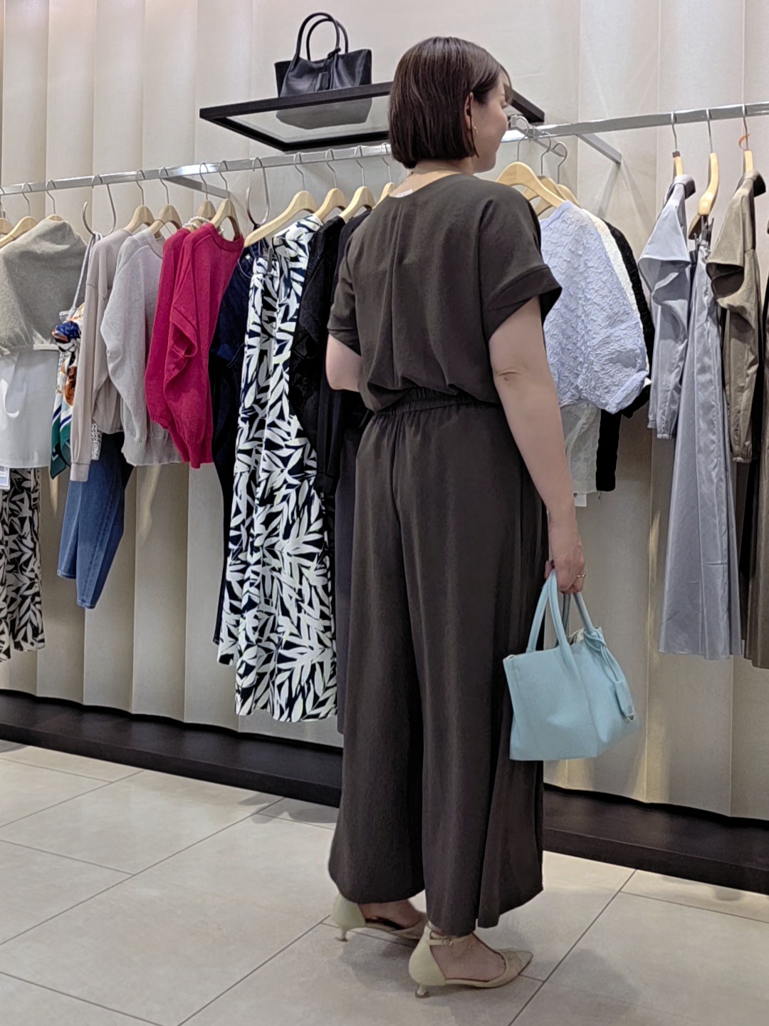 naokoさんの「UNTITLED｜【セットアップ可/UVカット/前後2WAY】リラクシーフレンチスリーブブラウス」を使ったコーディネート