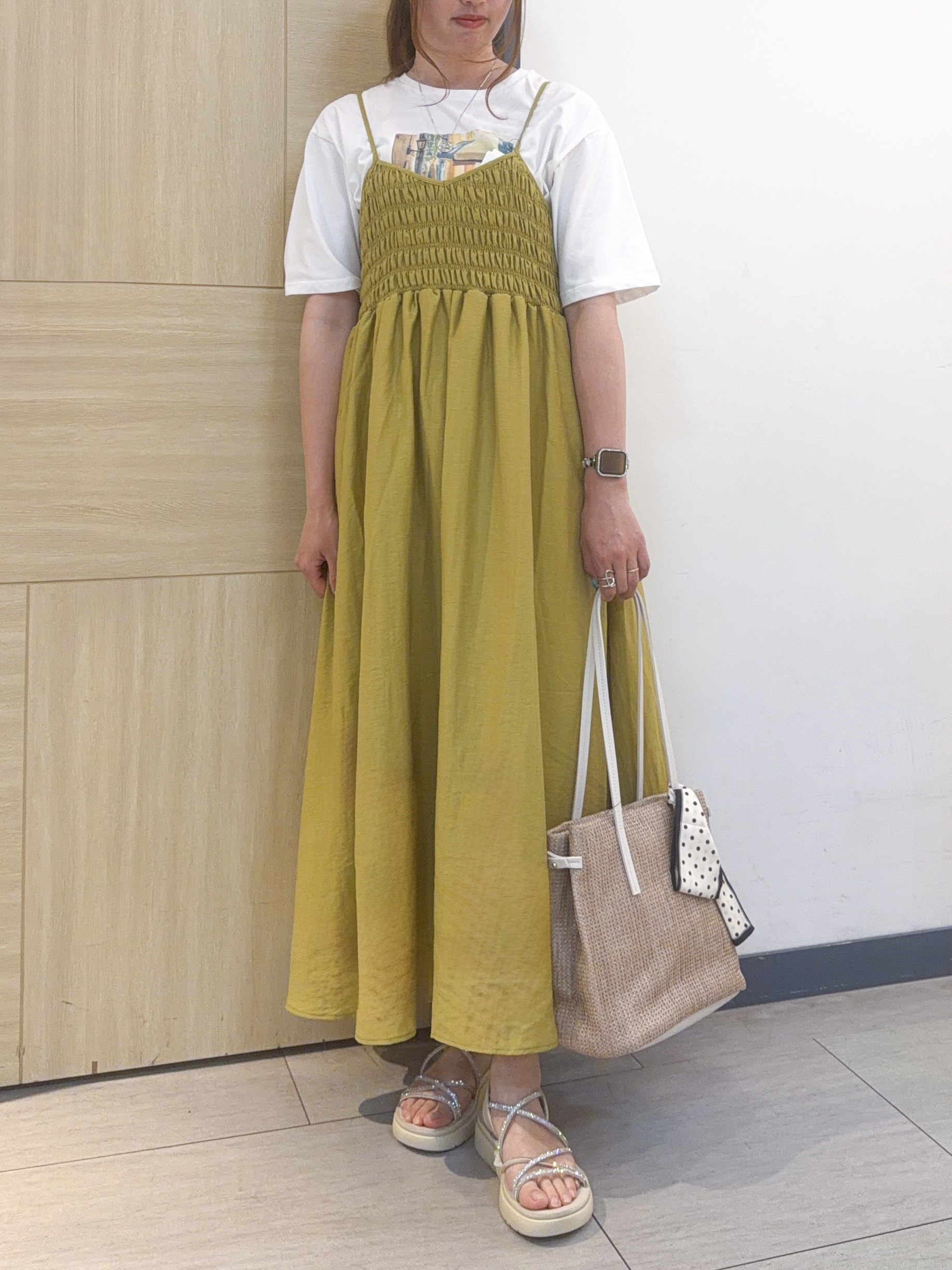 nanaさんの「grove｜【洗える】大人のシャーリングキャミワンピース」を使ったコーディネート