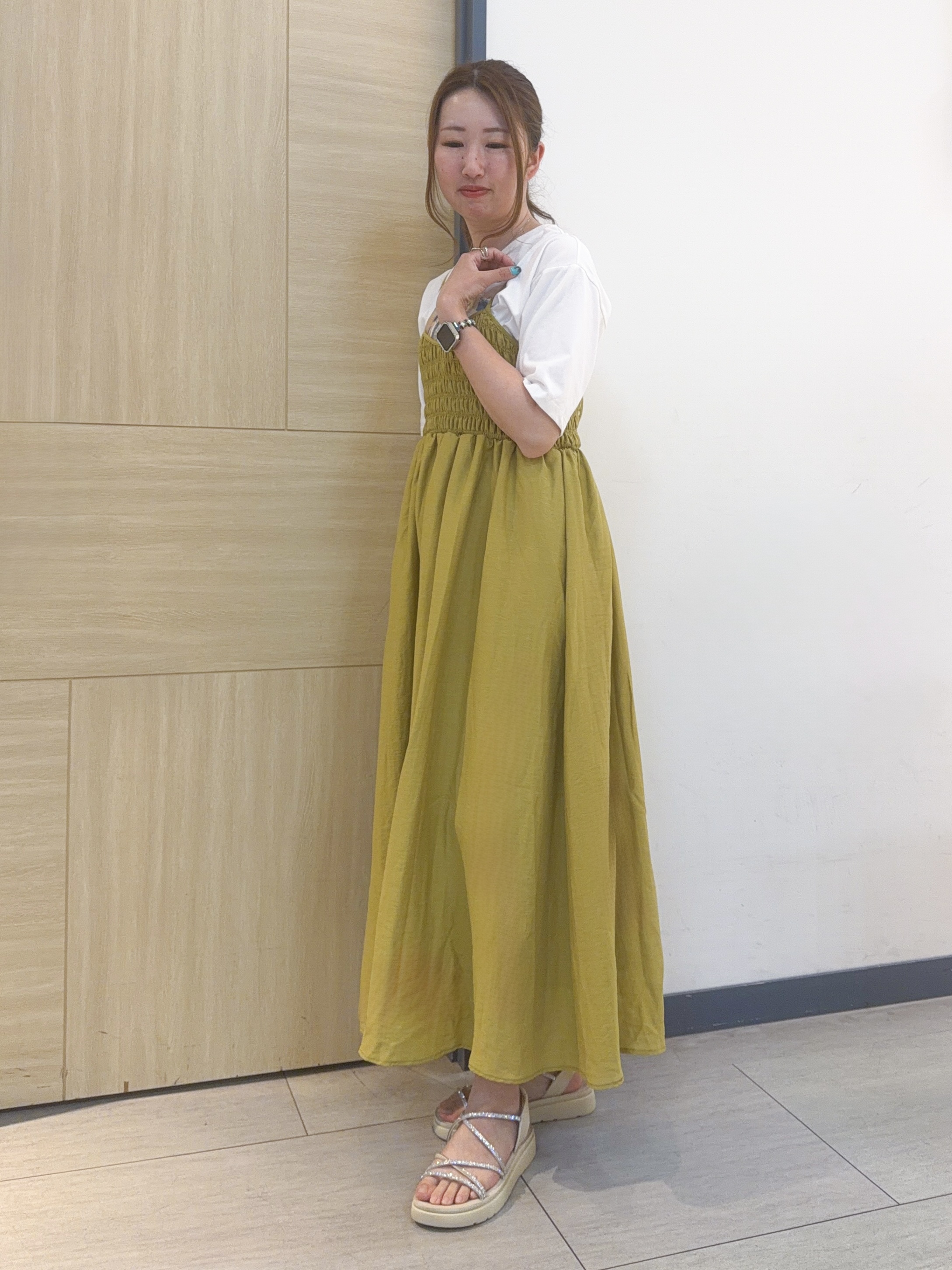 nanaさんの「grove｜【洗える】大人のシャーリングキャミワンピース」を使ったコーディネート