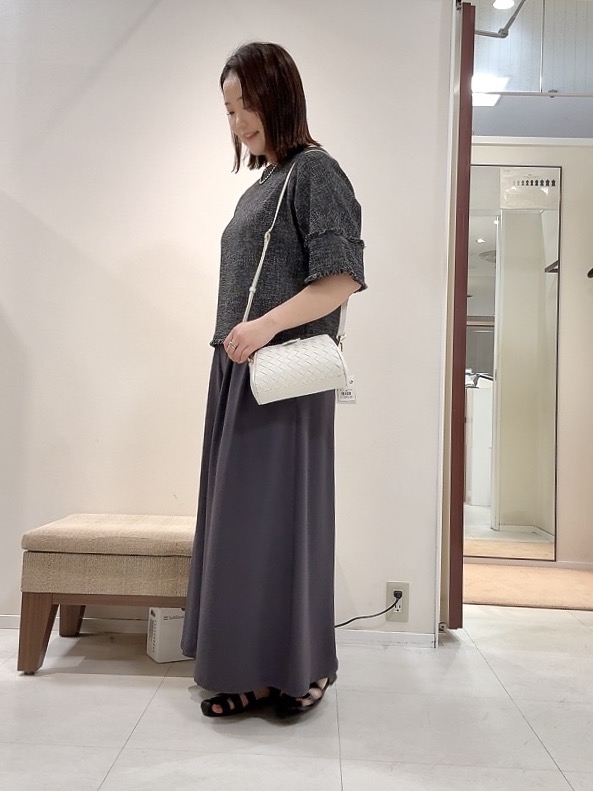 YUIさんの「UNTITLED｜◆ドライミックスツィードブラウス」を使ったコーディネート