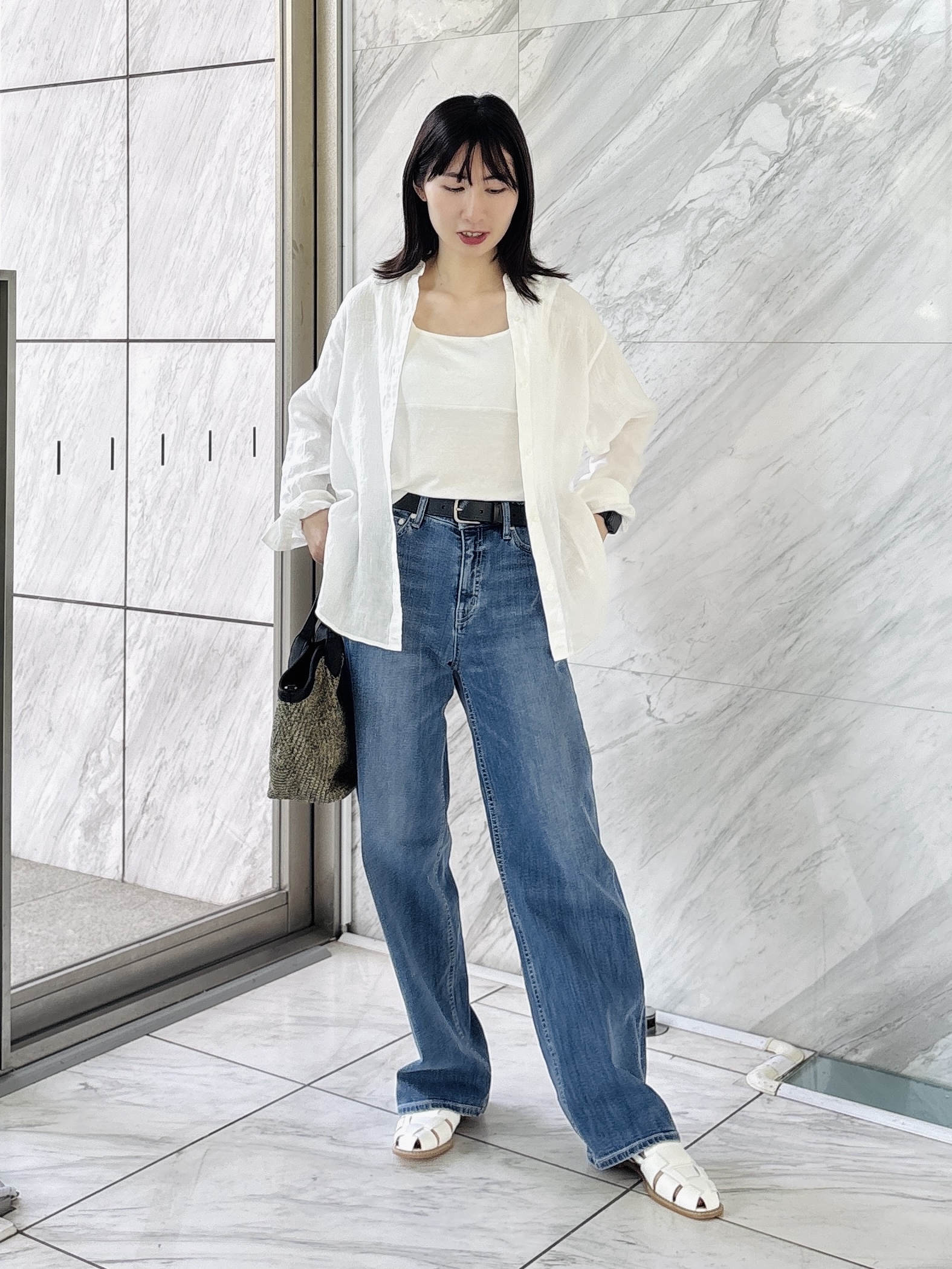 Yoshimiさんの「INDIVI｜【褒められデニム】ワイドストレート デニムパンツ」を使ったコーディネート