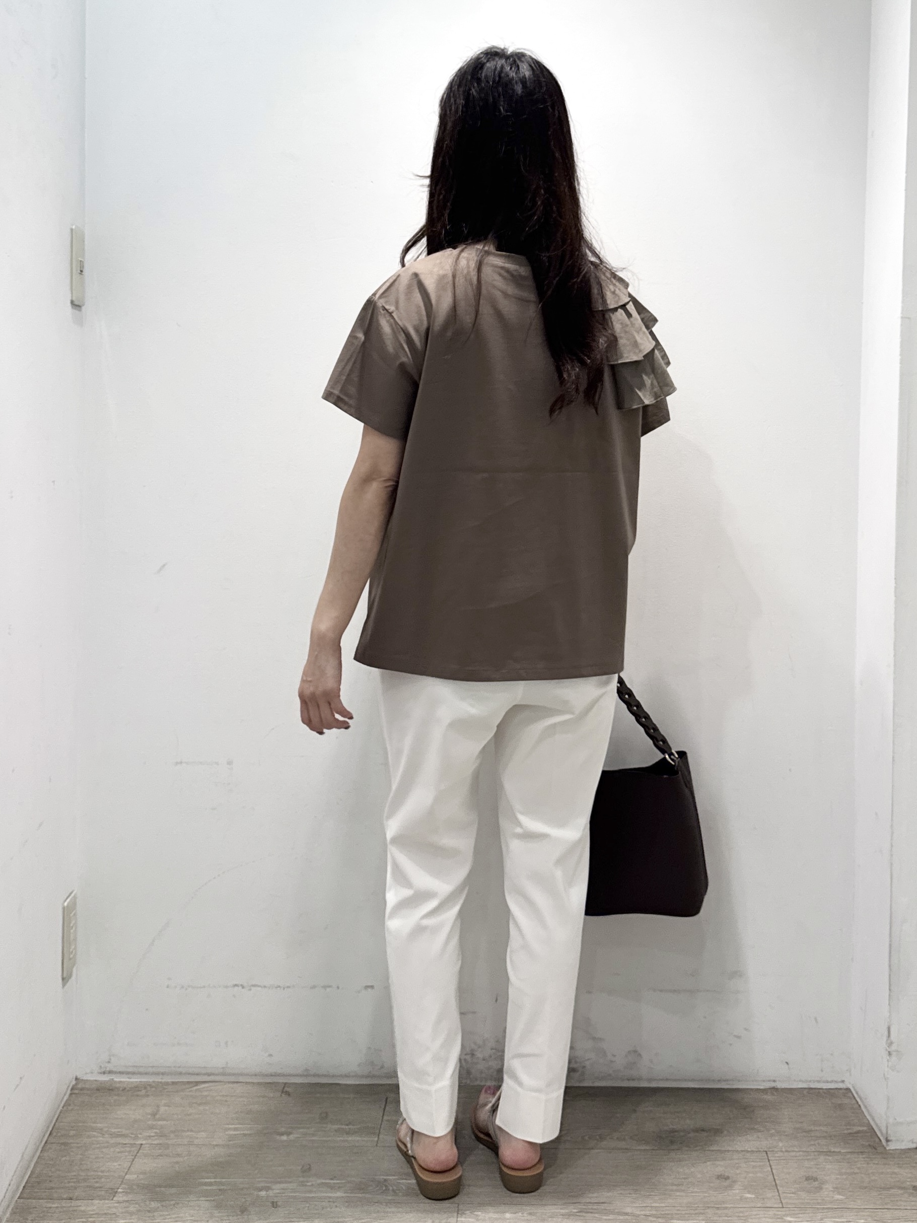 yuicciさんの「OPAQUE.CLIP｜【接触冷感】アシメフリルドッキングカットソー《UVケア／洗濯機OK》」を使ったコーディネート
