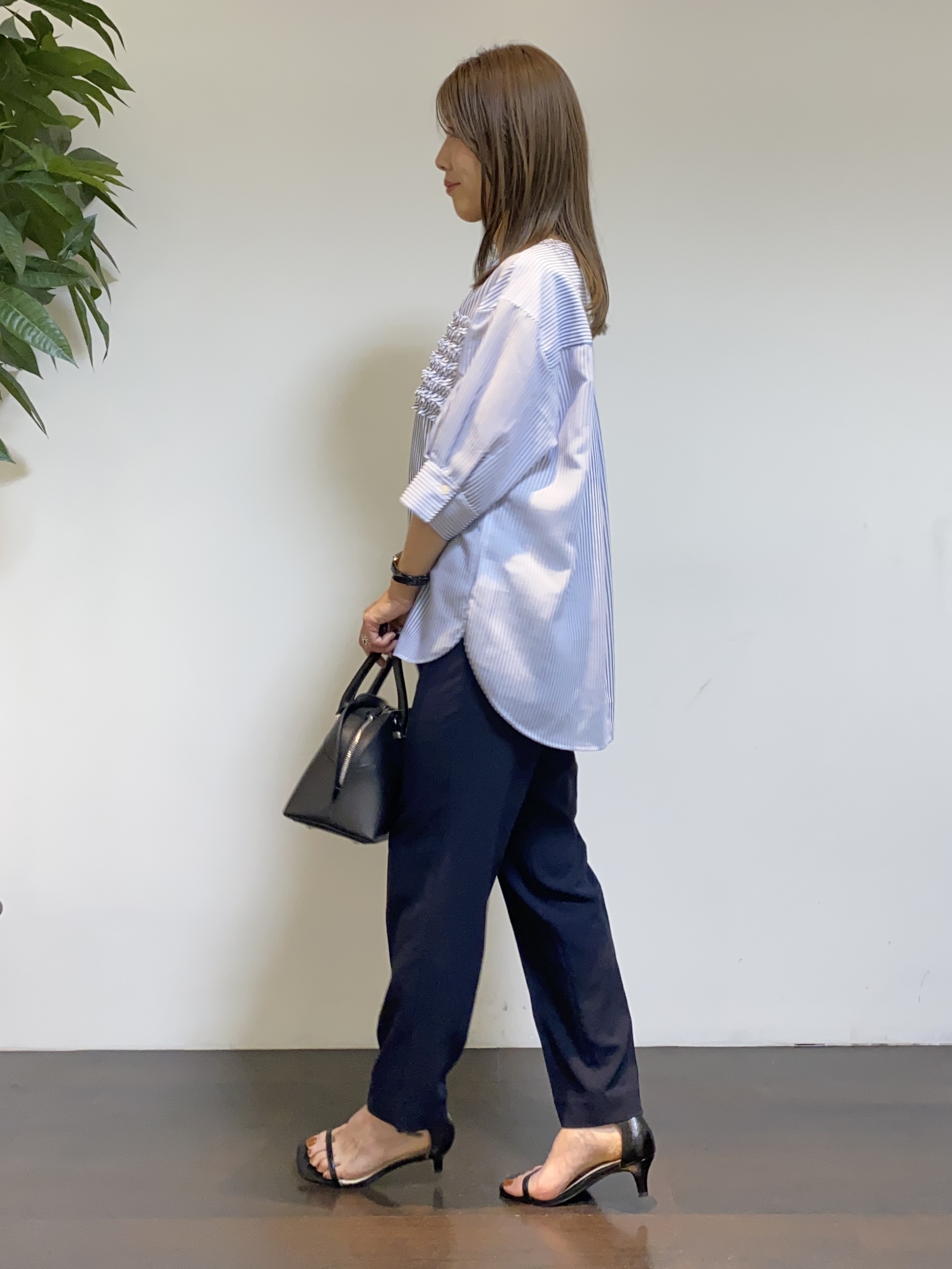 tomoさんの「UNTITLED｜【接触冷感/通気性/洗える】フロントフリルブラウス」を使ったコーディネート