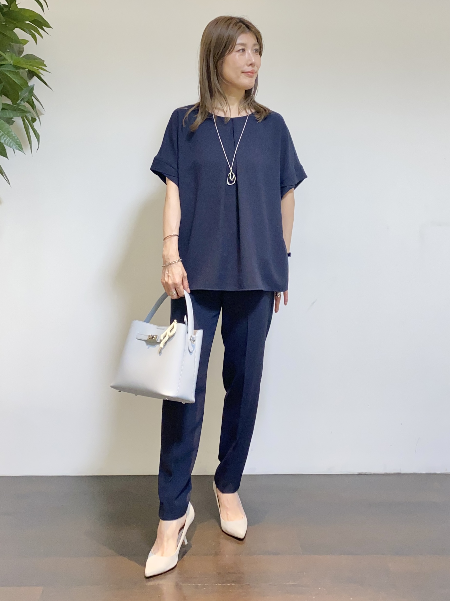 tomoさんの「UNTITLED｜【セットアップ可/UVカット/前後2WAY】リラクシーフレンチスリーブブラウス」を使ったコーディネート