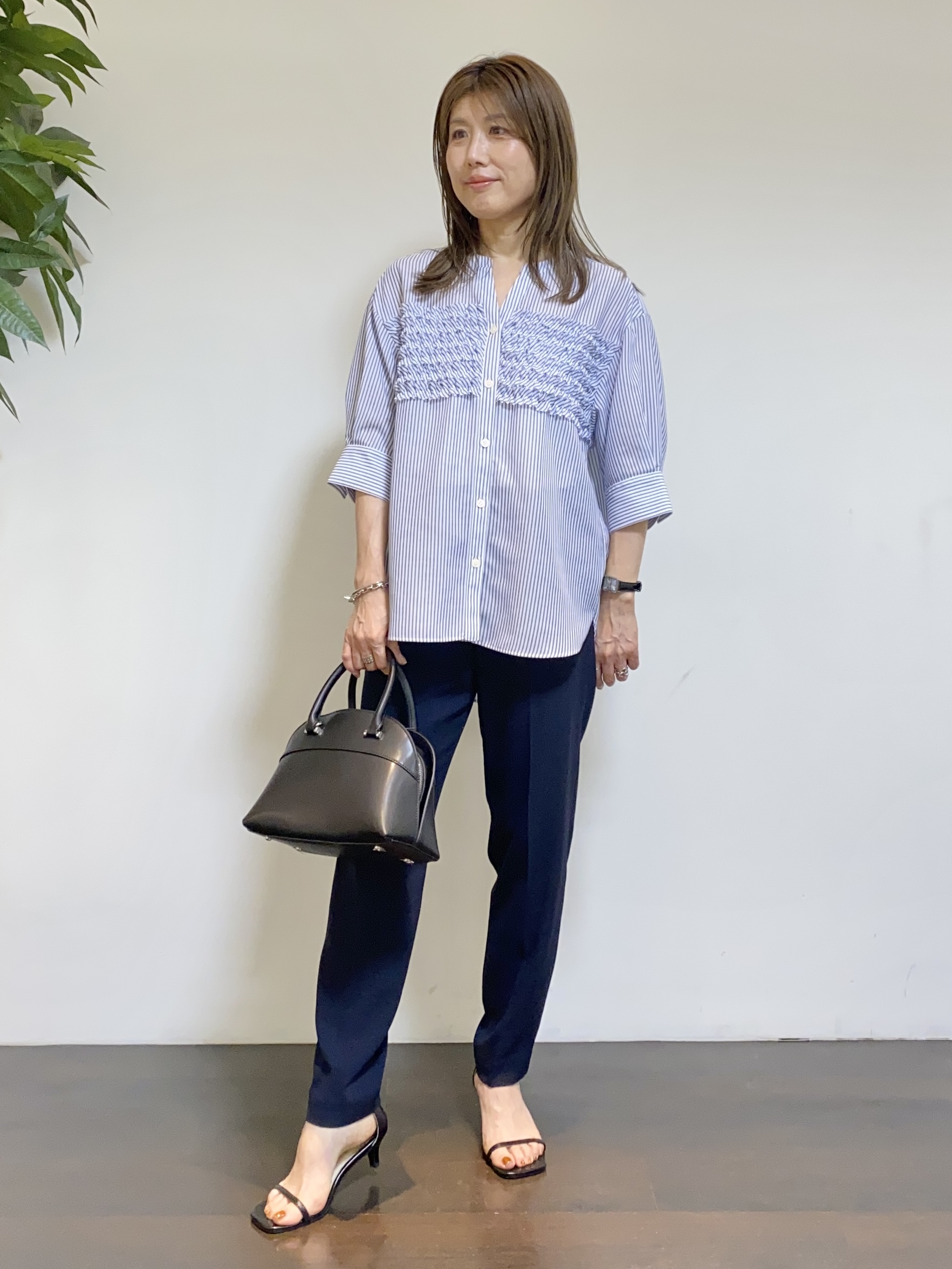 tomoさんの「UNTITLED｜【接触冷感/通気性/洗える】フロントフリルブラウス」を使ったコーディネート