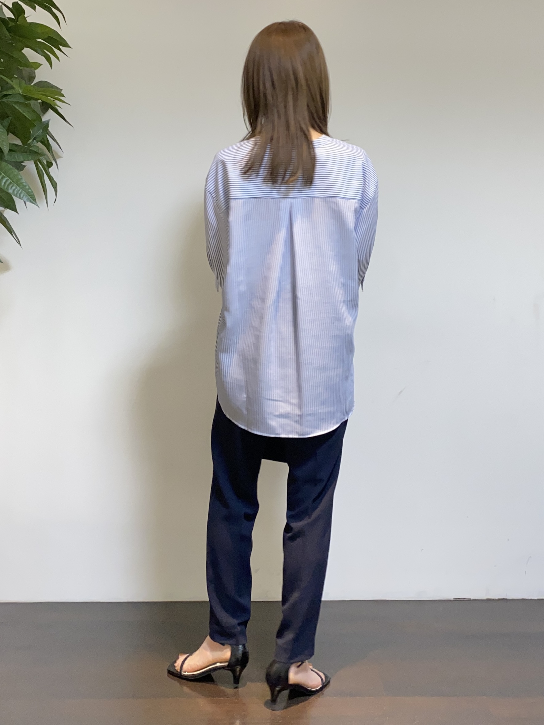 tomoさんの「UNTITLED｜【接触冷感/通気性/洗える】フロントフリルブラウス」を使ったコーディネート