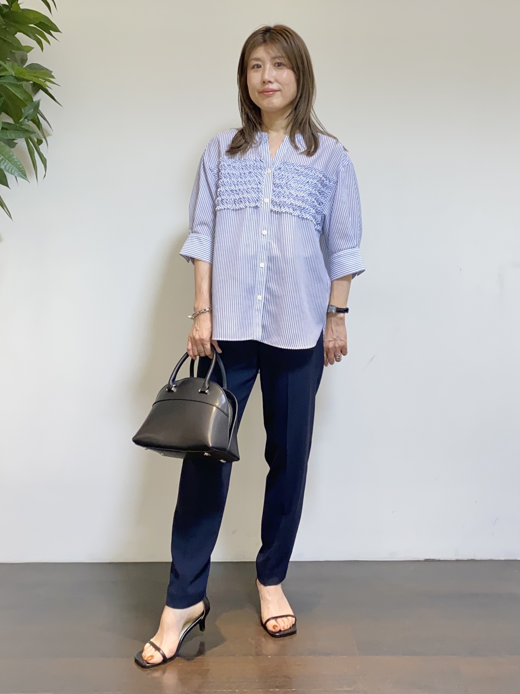 tomoさんの「UNTITLED｜【接触冷感/通気性/洗える】フロントフリルブラウス」を使ったコーディネート