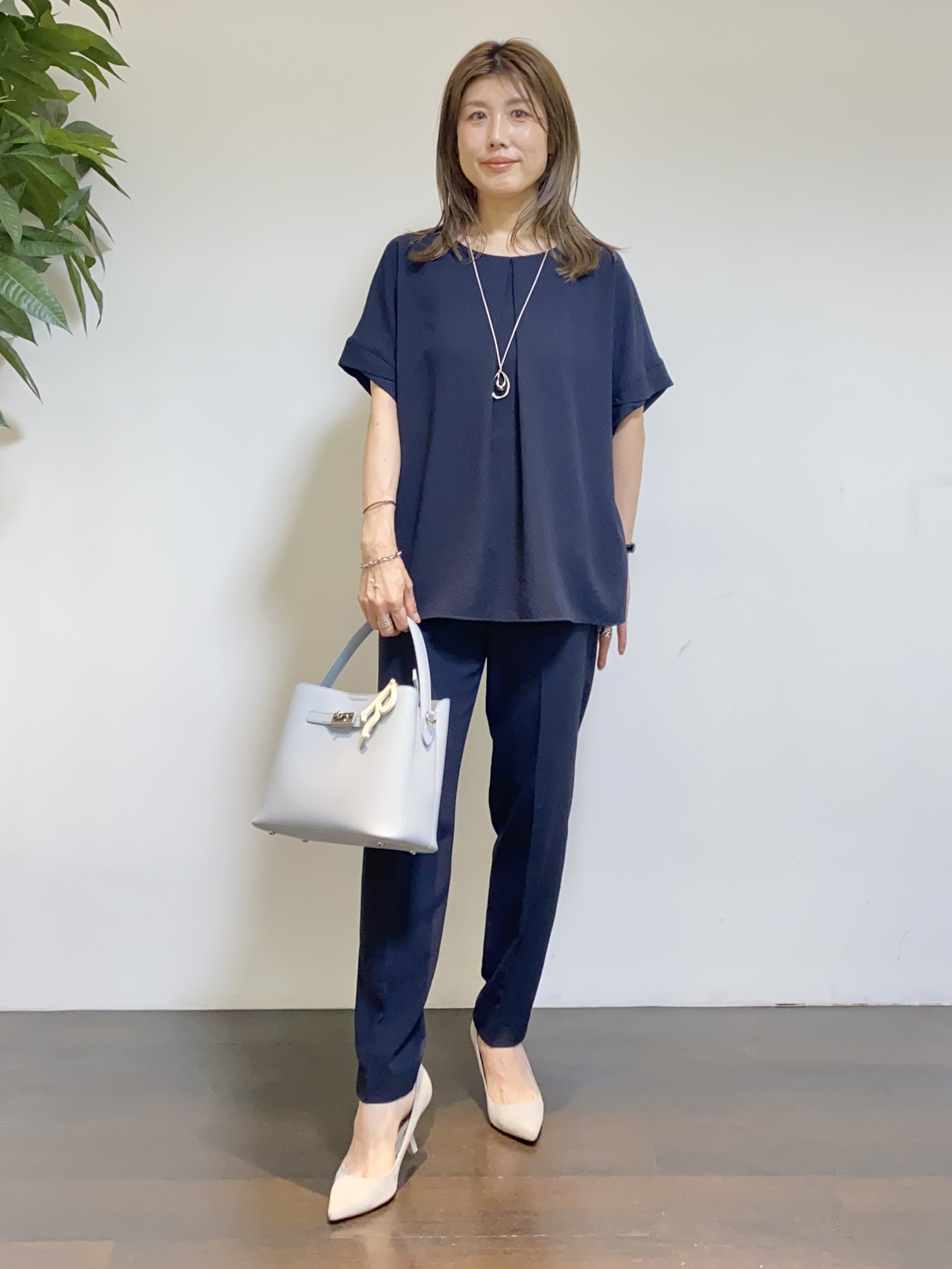 tomoさんの「UNTITLED｜【セットアップ可/UVカット/前後2WAY】リラクシーフレンチスリーブブラウス」を使ったコーディネート