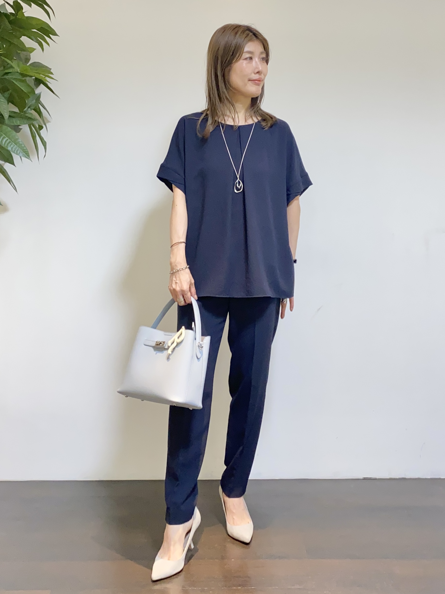 tomoさんの「UNTITLED｜【セットアップ可/UVカット/前後2WAY】リラクシーフレンチスリーブブラウス」を使ったコーディネート