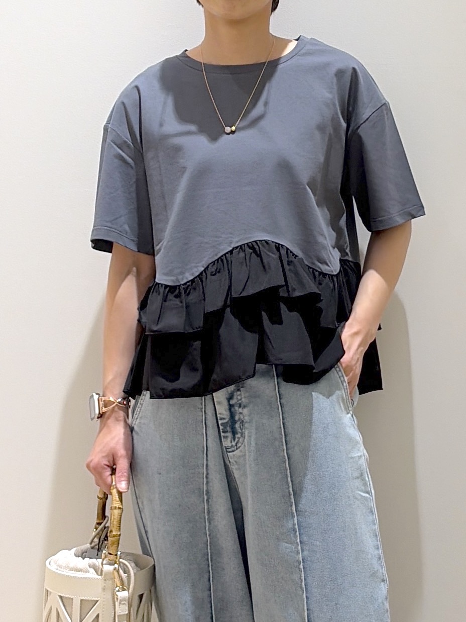 えりさんの「OPAQUE.CLIP｜裾フリルドッキングTシャツ【洗濯機OK】」を使ったコーディネート