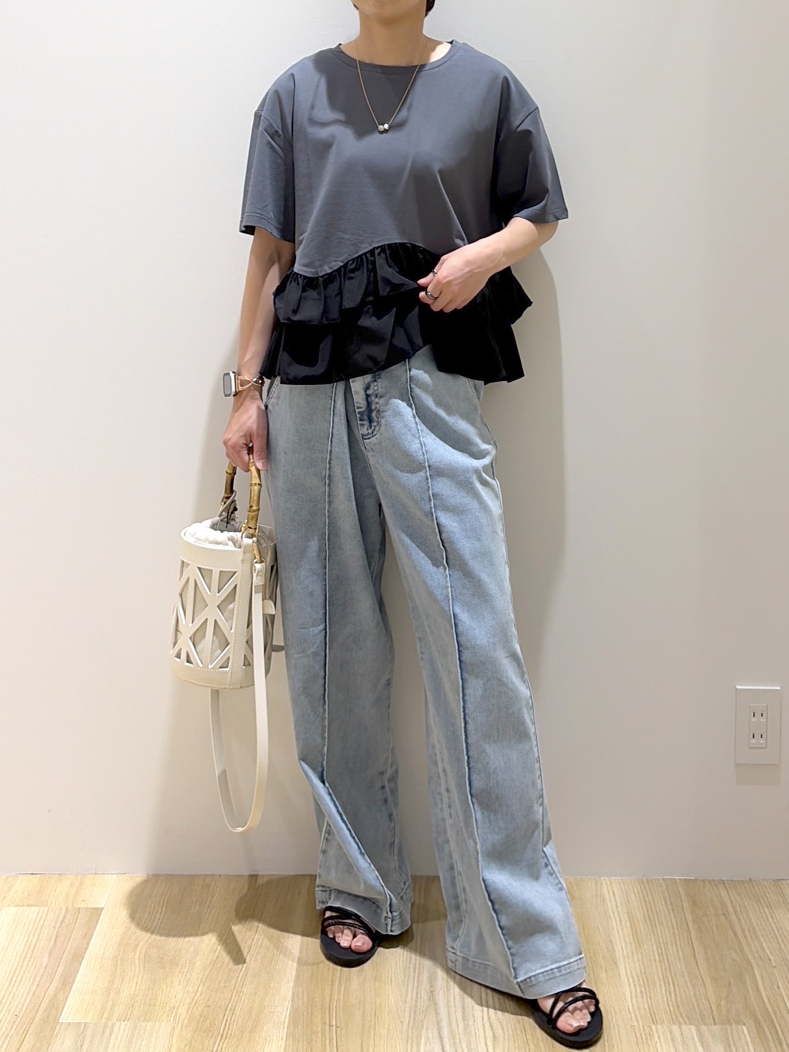 えりさんの「OPAQUE.CLIP｜裾フリルドッキングTシャツ【洗濯機OK】」を使ったコーディネート
