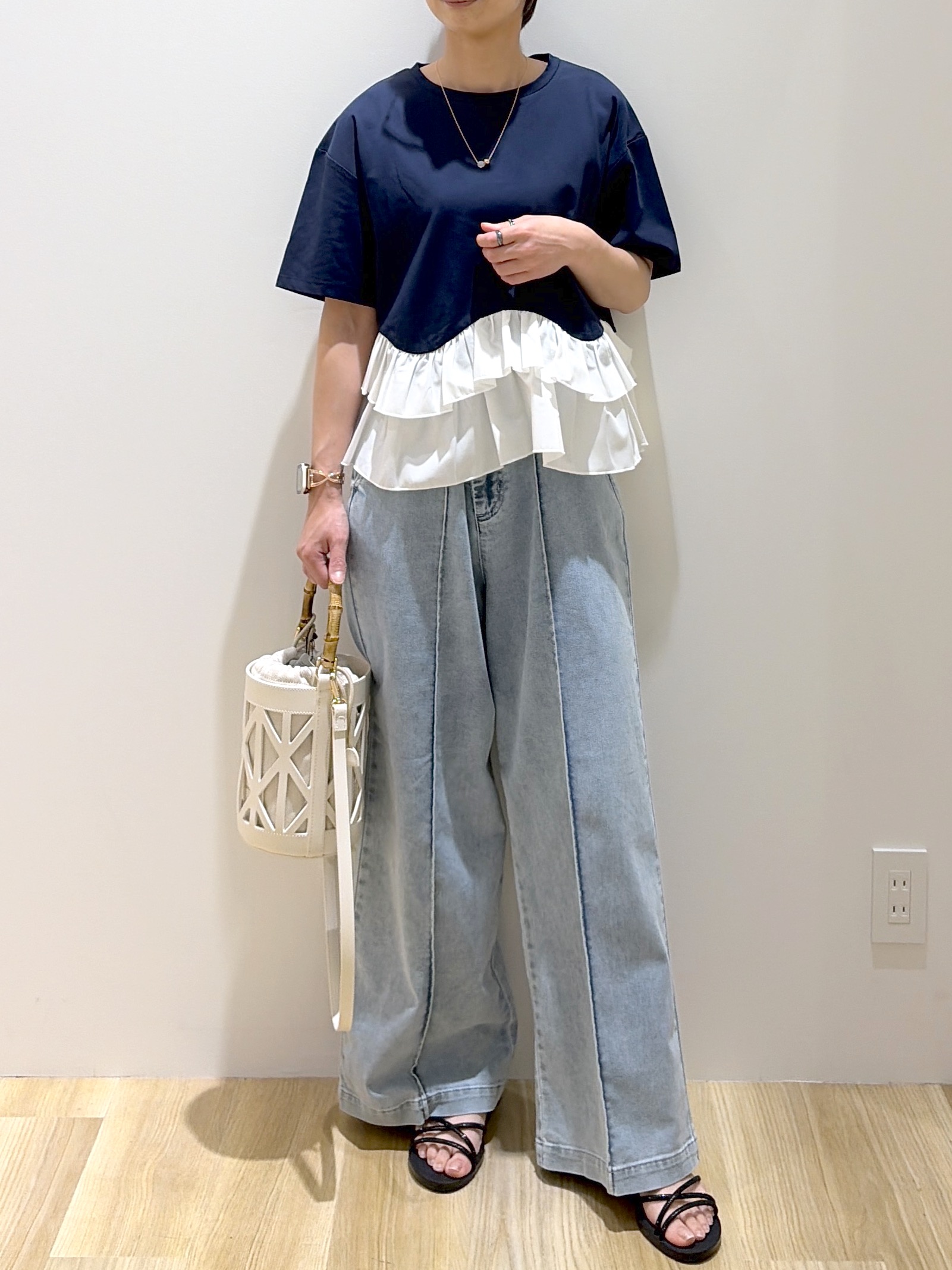 えりさんの「OPAQUE.CLIP｜裾フリルドッキングTシャツ【洗濯機OK】」を使ったコーディネート