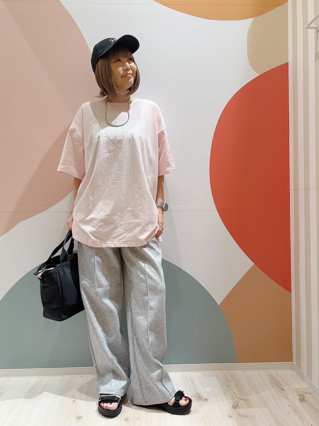 長男さんの「SHOO･LA･RUE｜【体型カバー】ゆるっとBIGアソートTシャツ」を使ったコーディネート