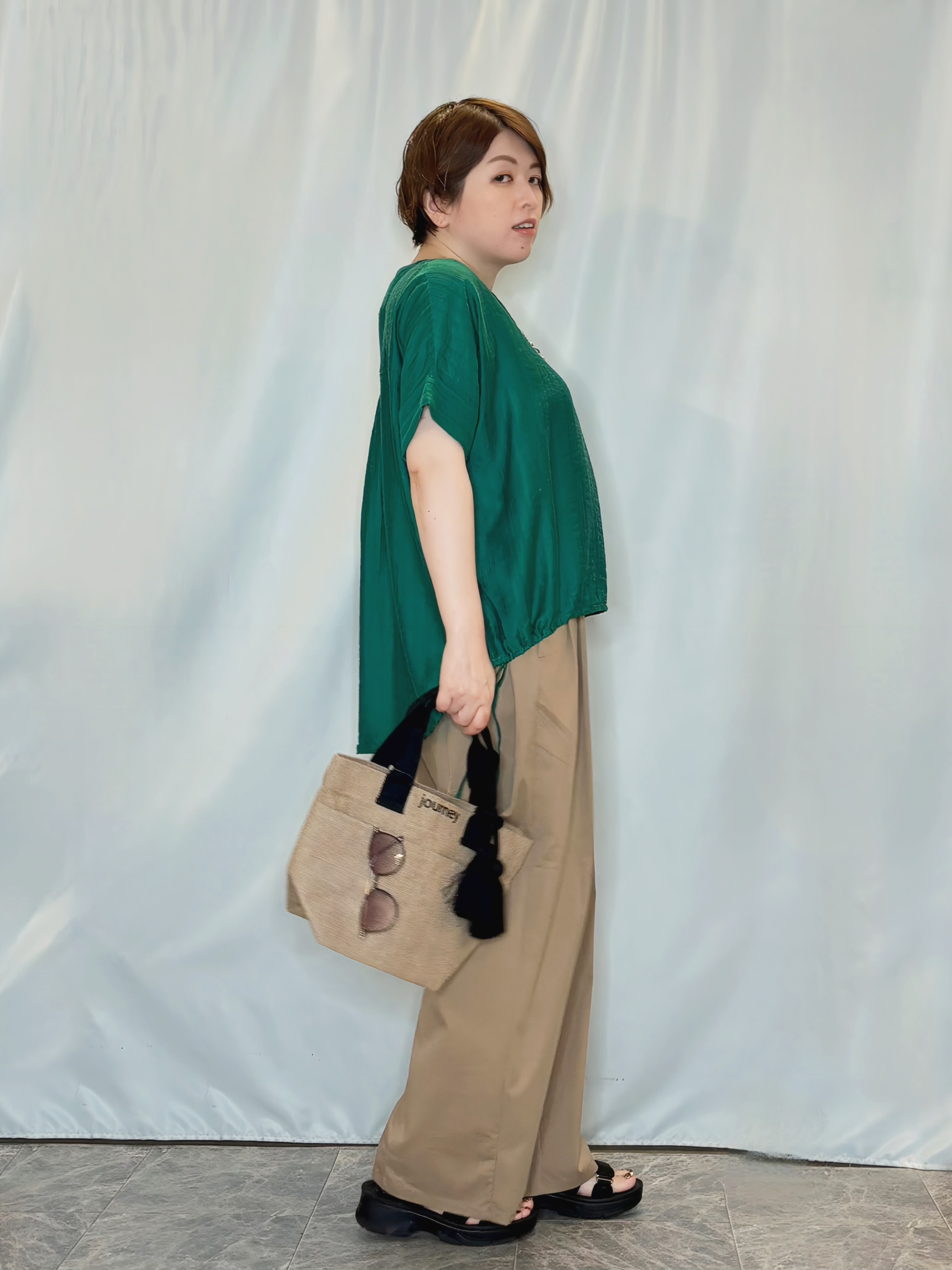 たみさんの「SHOO･LA･RUE｜【高レビュー/体型カバー】インせず着られる スキッパー裾リボンブラウス」を使ったコーディネート