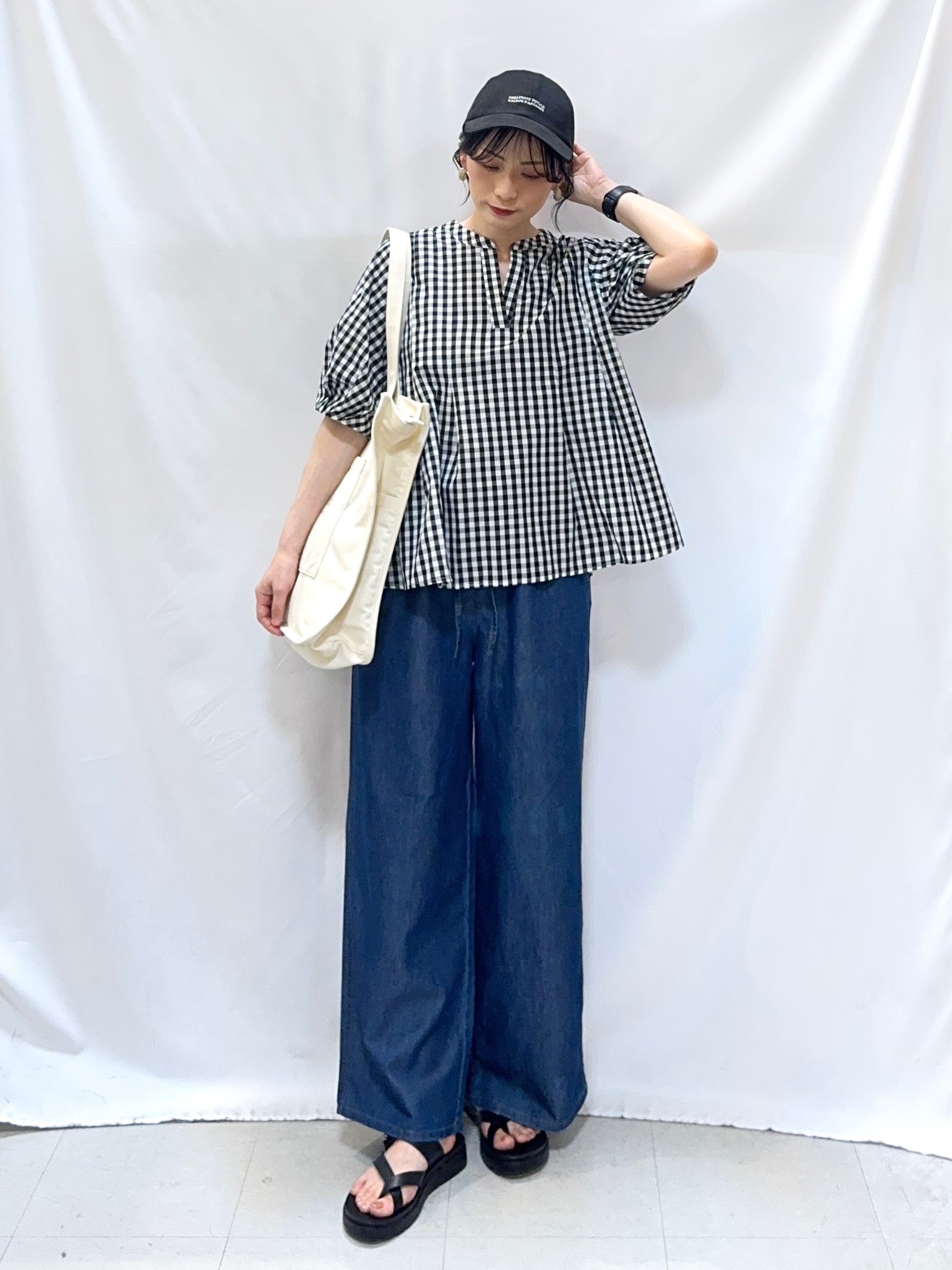 𝐇𝐢𝐫𝐨𝐦𝐢さんの「SHOO･LA･RUE｜【高レビュー/洗濯後しわになりにくい/インせず着られる】自然に体型カバー 麻調ペプラムブラウス」を使ったコーディネート