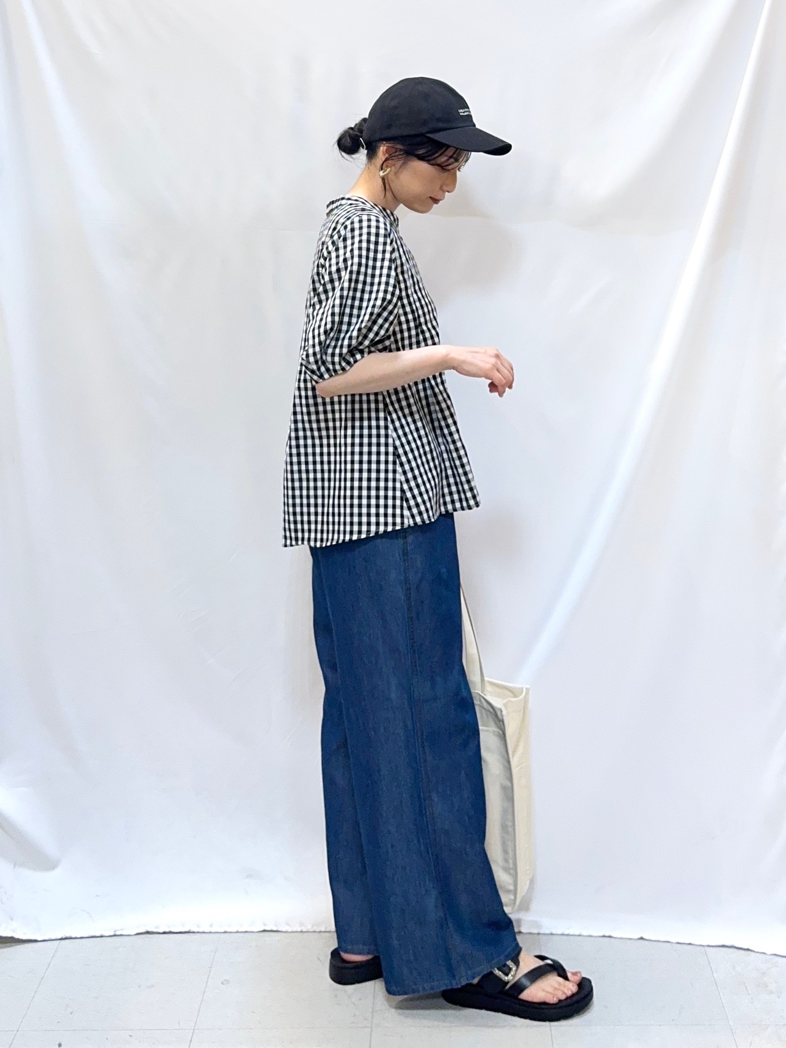 𝐇𝐢𝐫𝐨𝐦𝐢さんの「SHOO･LA･RUE｜【高レビュー/洗濯後しわになりにくい/インせず着られる】自然に体型カバー 麻調ペプラムブラウス」を使ったコーディネート