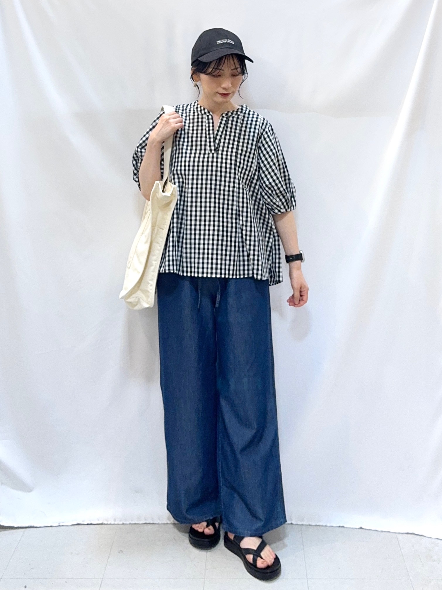 𝐇𝐢𝐫𝐨𝐦𝐢さんの「SHOO･LA･RUE｜【高レビュー/洗濯後しわになりにくい/インせず着られる】自然に体型カバー 麻調ペプラムブラウス」を使ったコーディネート