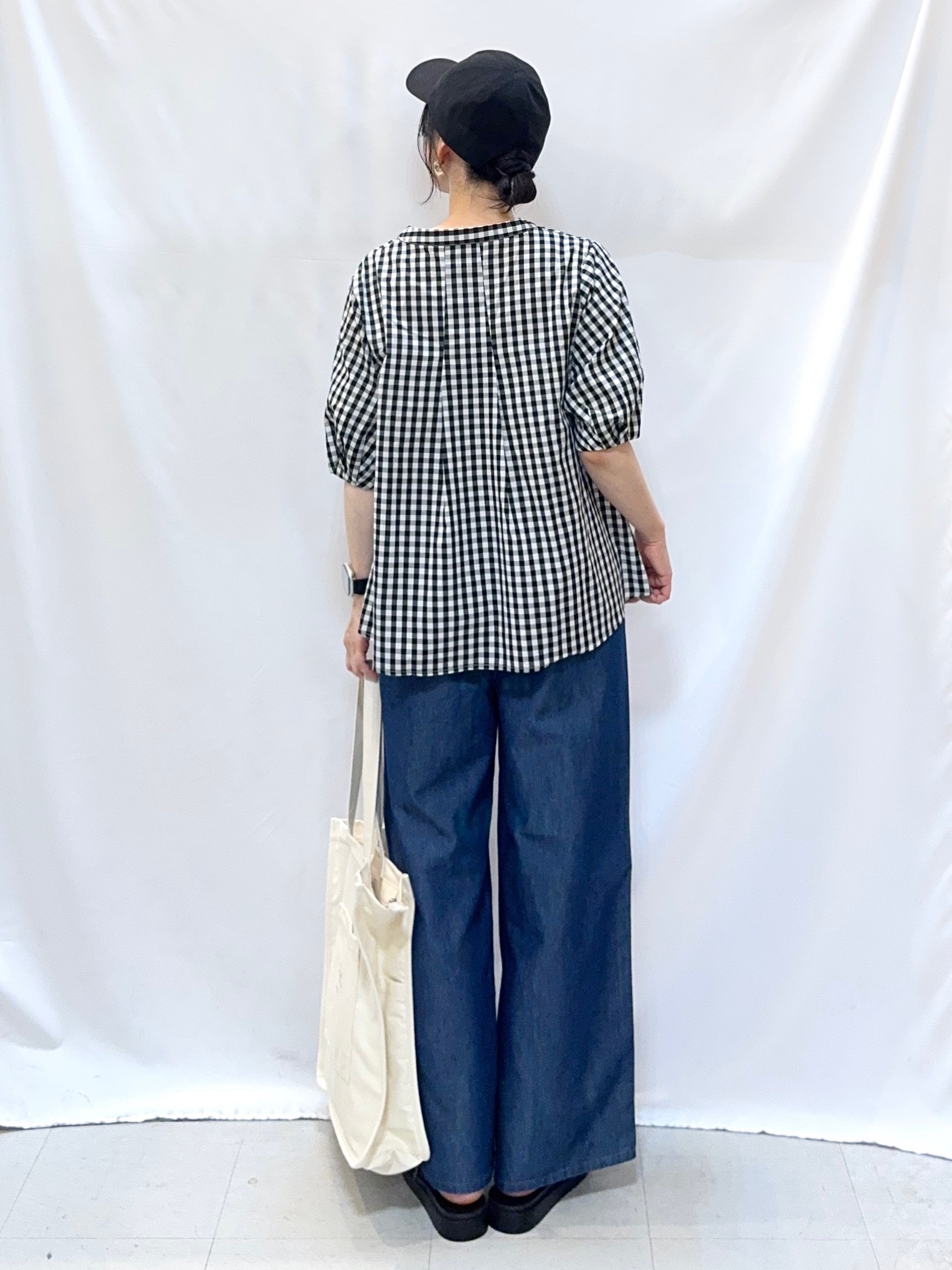 𝐇𝐢𝐫𝐨𝐦𝐢さんの「SHOO･LA･RUE｜【高レビュー/洗濯後しわになりにくい/インせず着られる】自然に体型カバー 麻調ペプラムブラウス」を使ったコーディネート