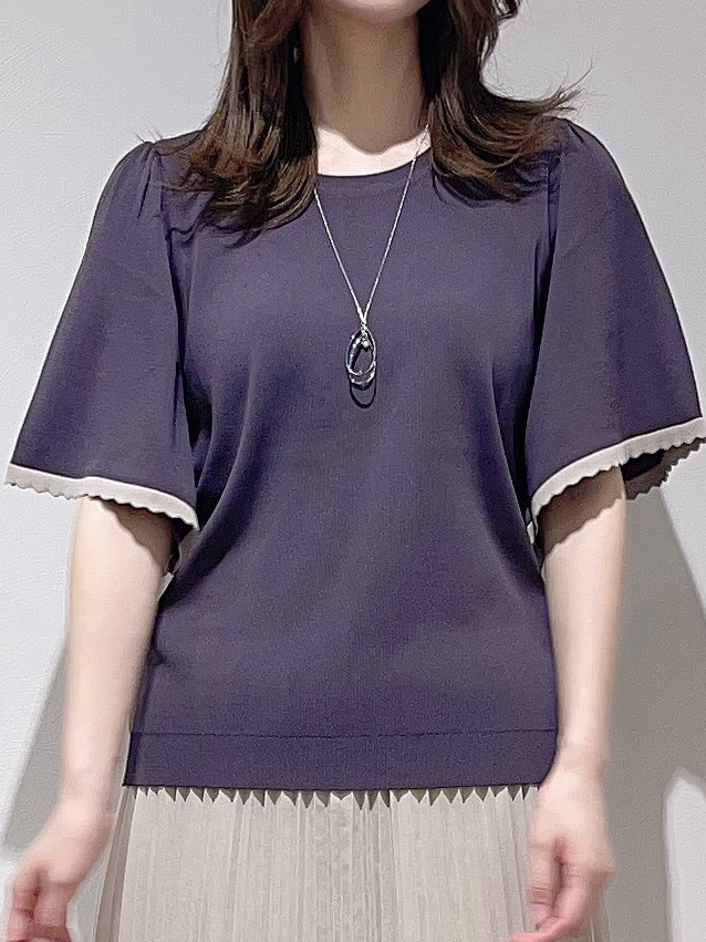 HITOMIさんの「grove｜高評価！【シリーズ累計36万枚！名品ニット】やわらかドライタッチ スカラップスリーブニット」を使ったコーディネート