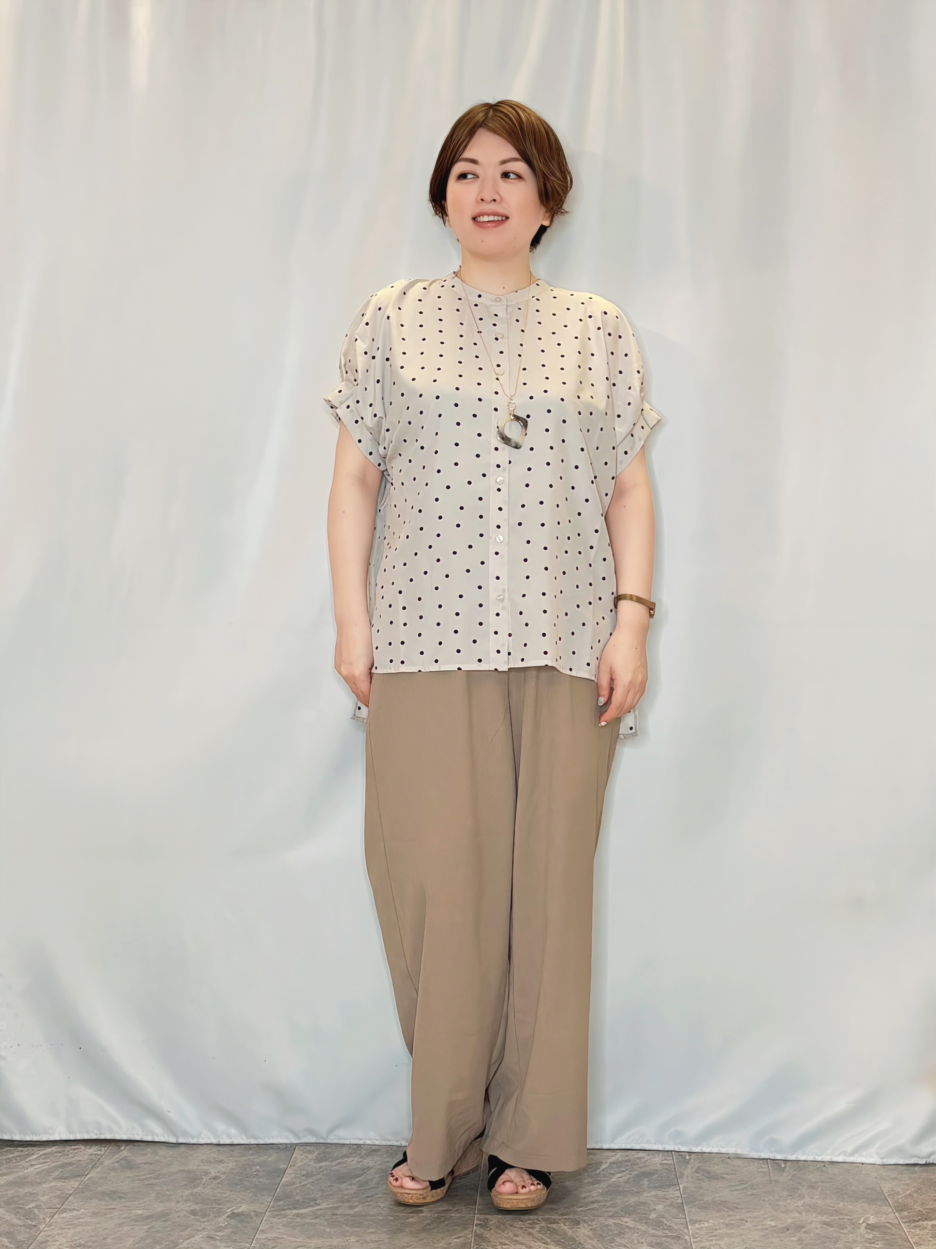 たみさんの「SHOO･LA･RUE｜【洗濯機可／洗濯後しわになりにくい】大人の甘さをプラスする ドット柄袖タックブラウス」を使ったコーディネート