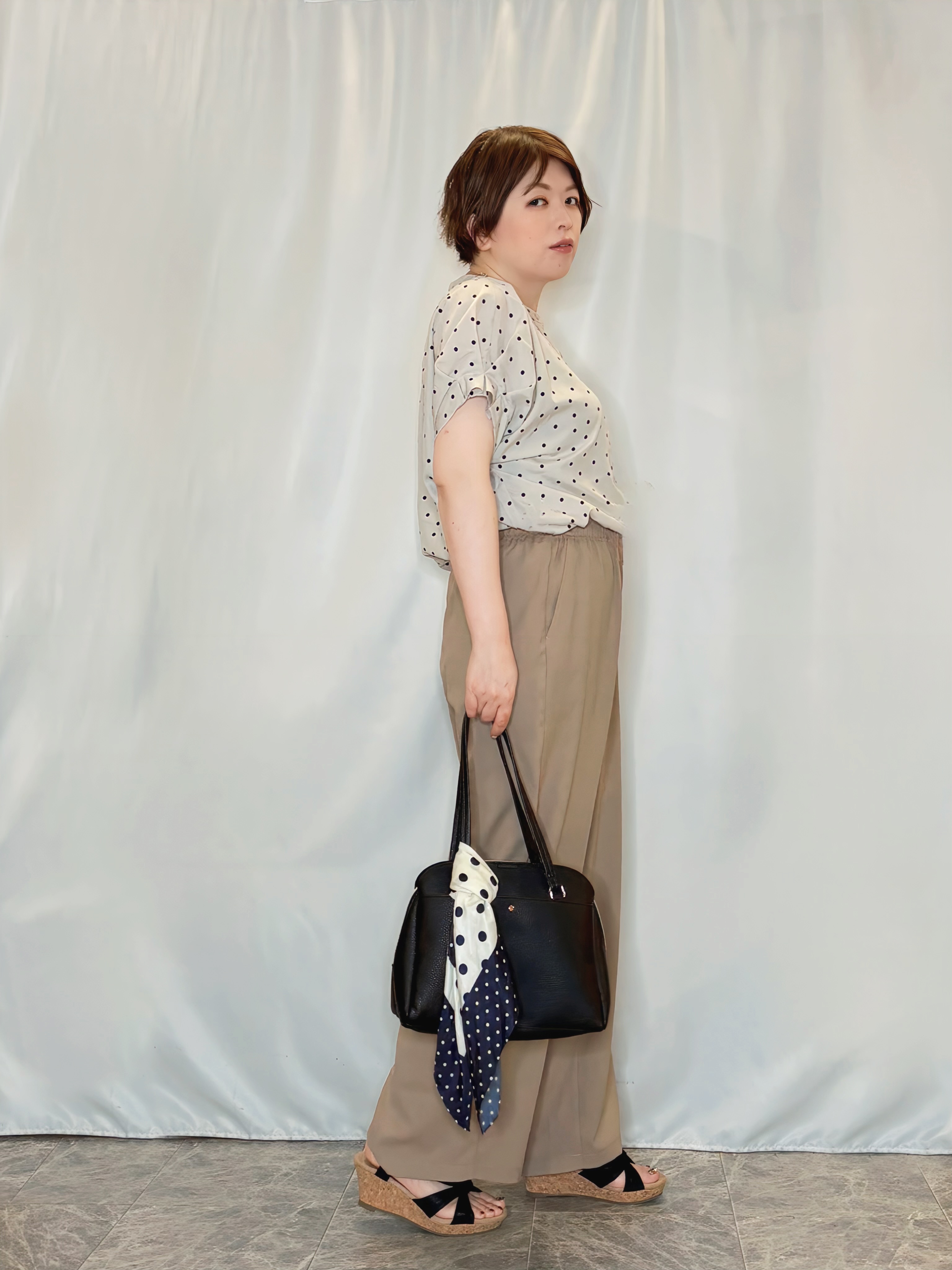 たみさんの「SHOO･LA･RUE｜【洗濯機可／洗濯後しわになりにくい】大人の甘さをプラスする ドット柄袖タックブラウス」を使ったコーディネート