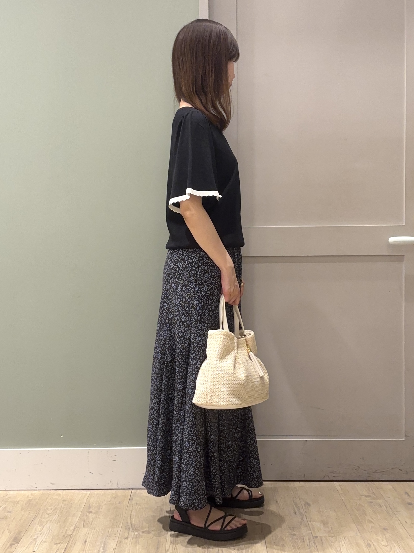 しばみさんの「grove｜高評価！【シリーズ累計36万枚！名品ニット】やわらかドライタッチ スカラップスリーブニット」を使ったコーディネート