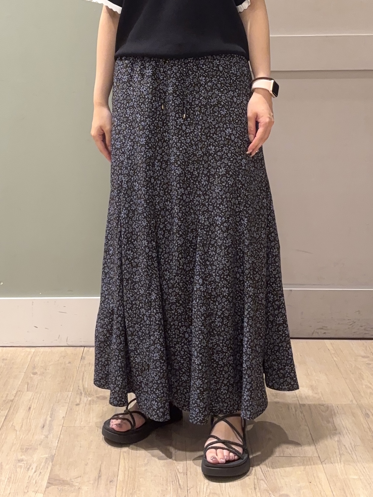 しばみさんの「grove｜高評価！【シリーズ累計36万枚！名品ニット】やわらかドライタッチ スカラップスリーブニット」を使ったコーディネート