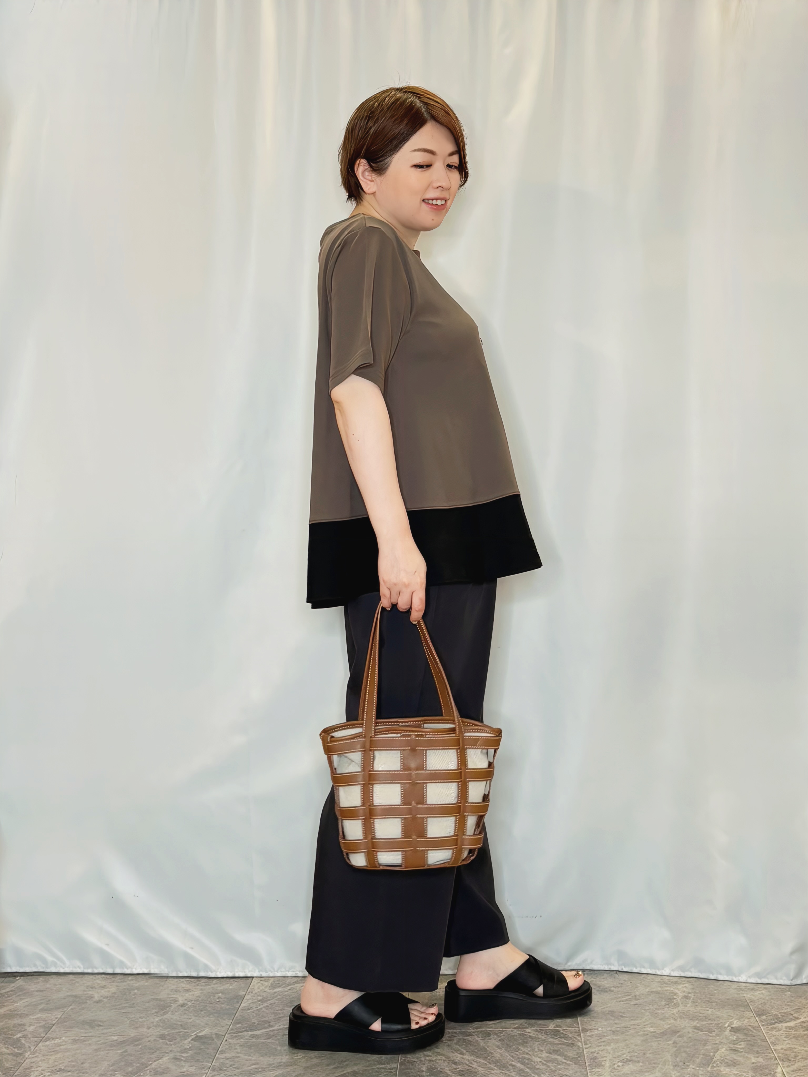 たみさんの「SHOO･LA･RUE｜【UV/抗菌防臭/洗濯機可】体型カバーも叶う 裾切り替えAライントップス」を使ったコーディネート