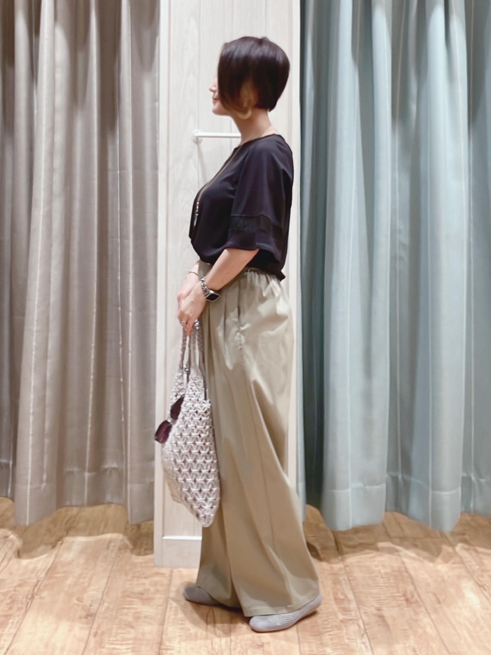 aaamiさんの「SHOO･LA･RUE｜【洗濯機後しわになりにくい/S-LL】お袖のシアーで抜け感プラス 二の腕隠せるフレアスリーブトップス」を使ったコーディネート