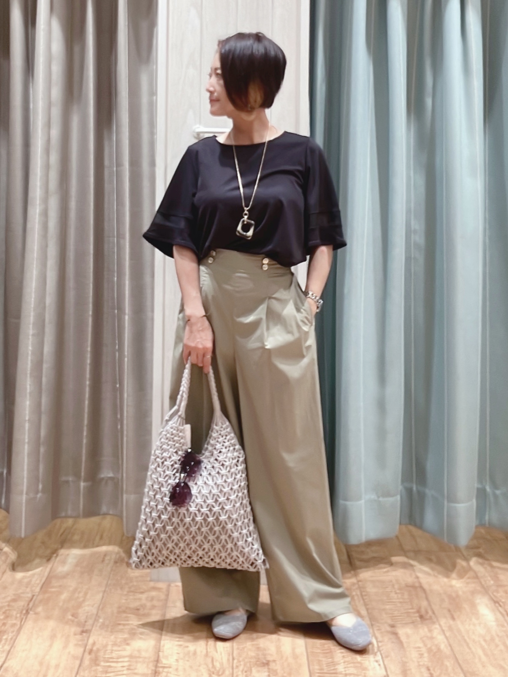 aaamiさんの「SHOO･LA･RUE｜【洗濯機後しわになりにくい/S-LL】お袖のシアーで抜け感プラス 二の腕隠せるフレアスリーブトップス」を使ったコーディネート