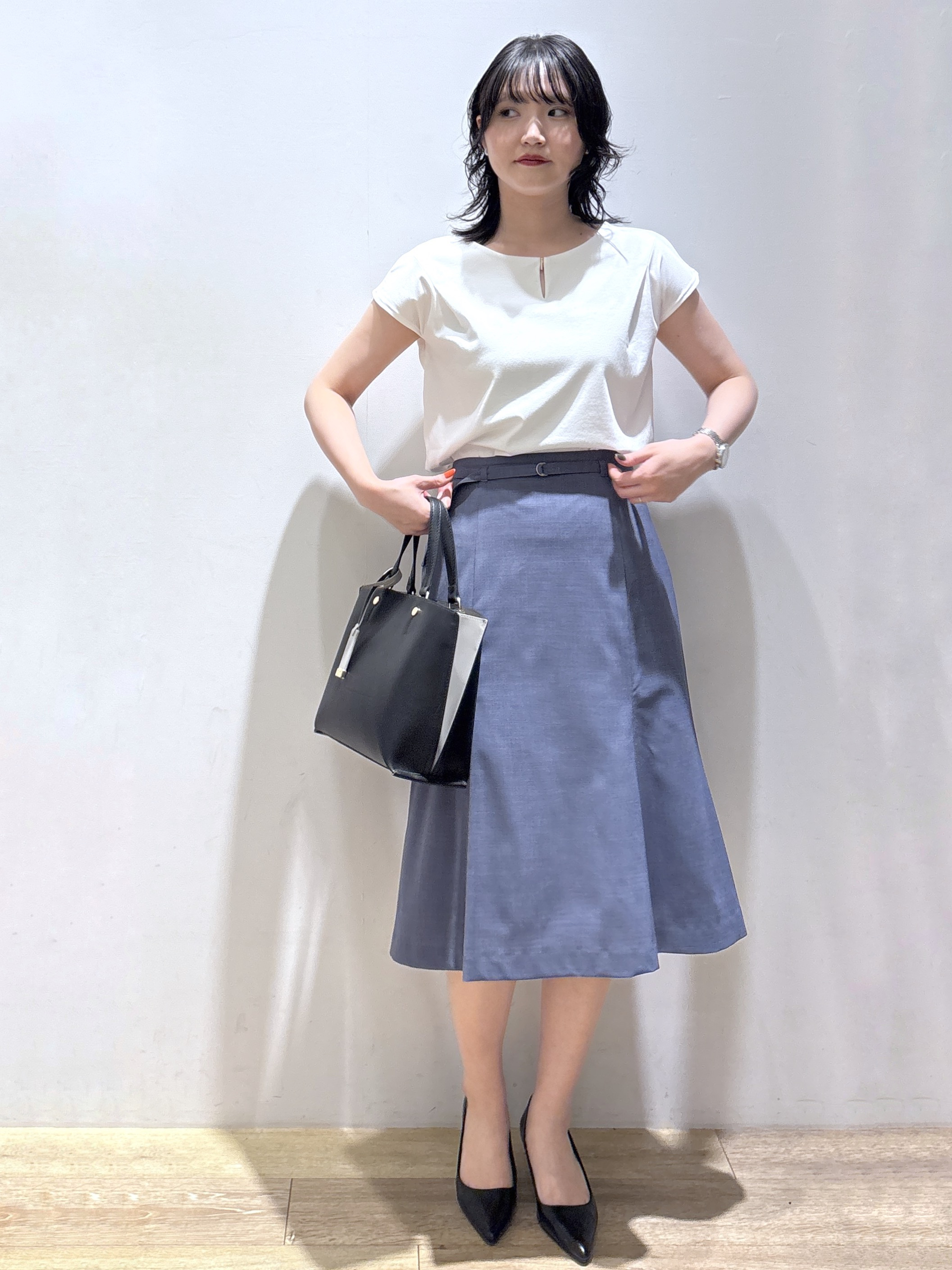 mizukiさんの「index｜【接触冷感】ビジューキーネックフレンチトップス《UVケア／洗濯機OK／XS～3L／8col》」を使ったコーディネート