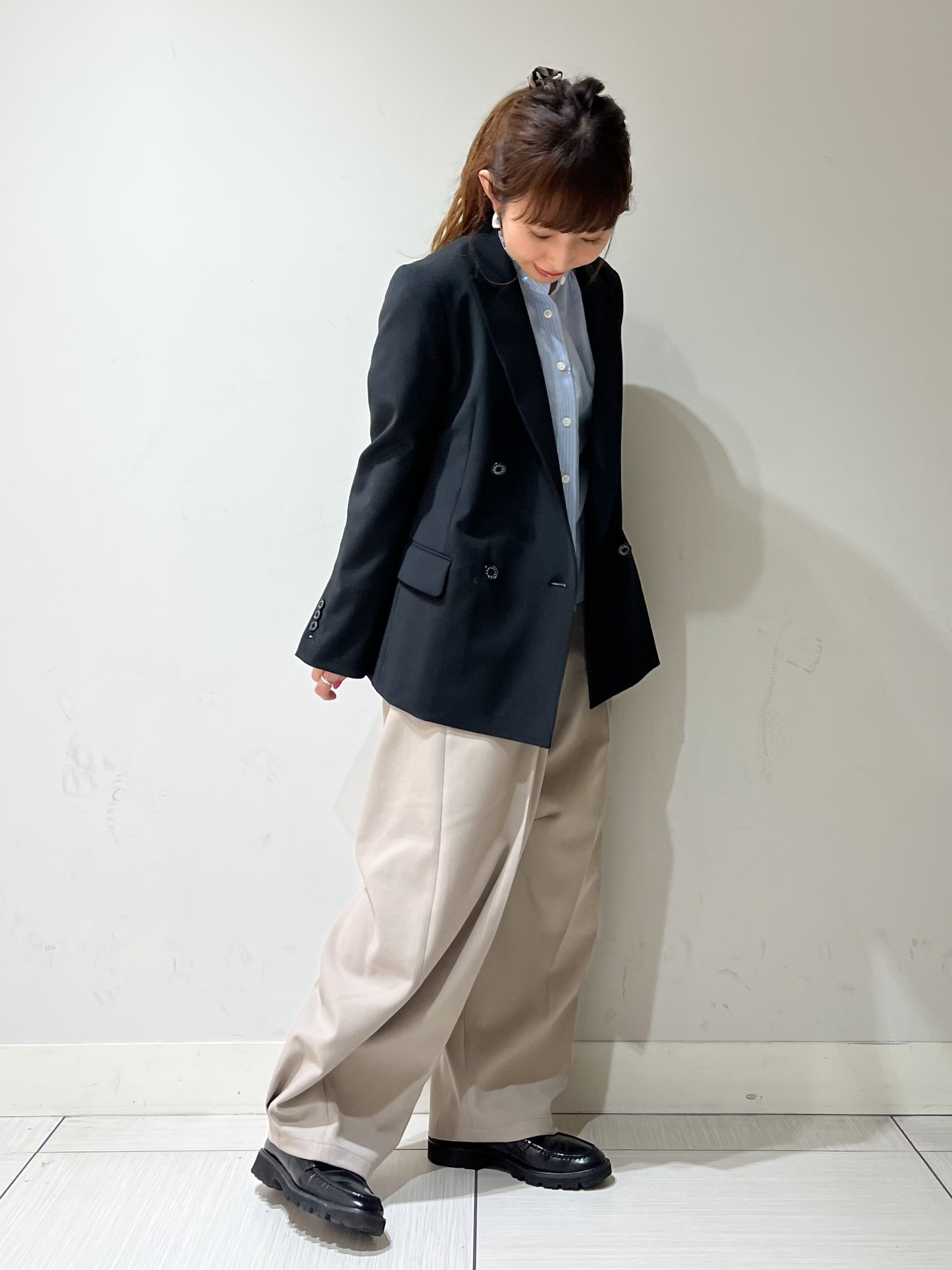 じゅんさんの「DRESSTERIOR｜【1枚で着映え/ウォッシャブル】ストライプスタンドフリルボリュームスリーブブラウス」を使ったコーディネート