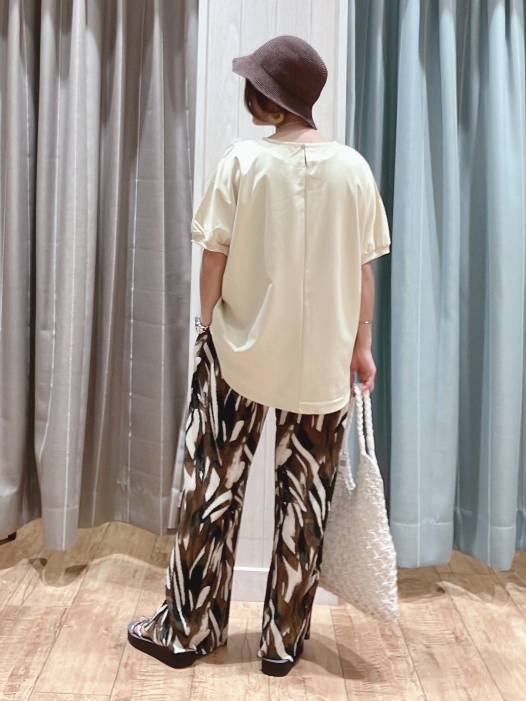 aaamiさんの「SHOO･LA･RUE｜【洗濯後しわになりにくい】インせず着られる さらっとタッチのドルマンブラウス」を使ったコーディネート