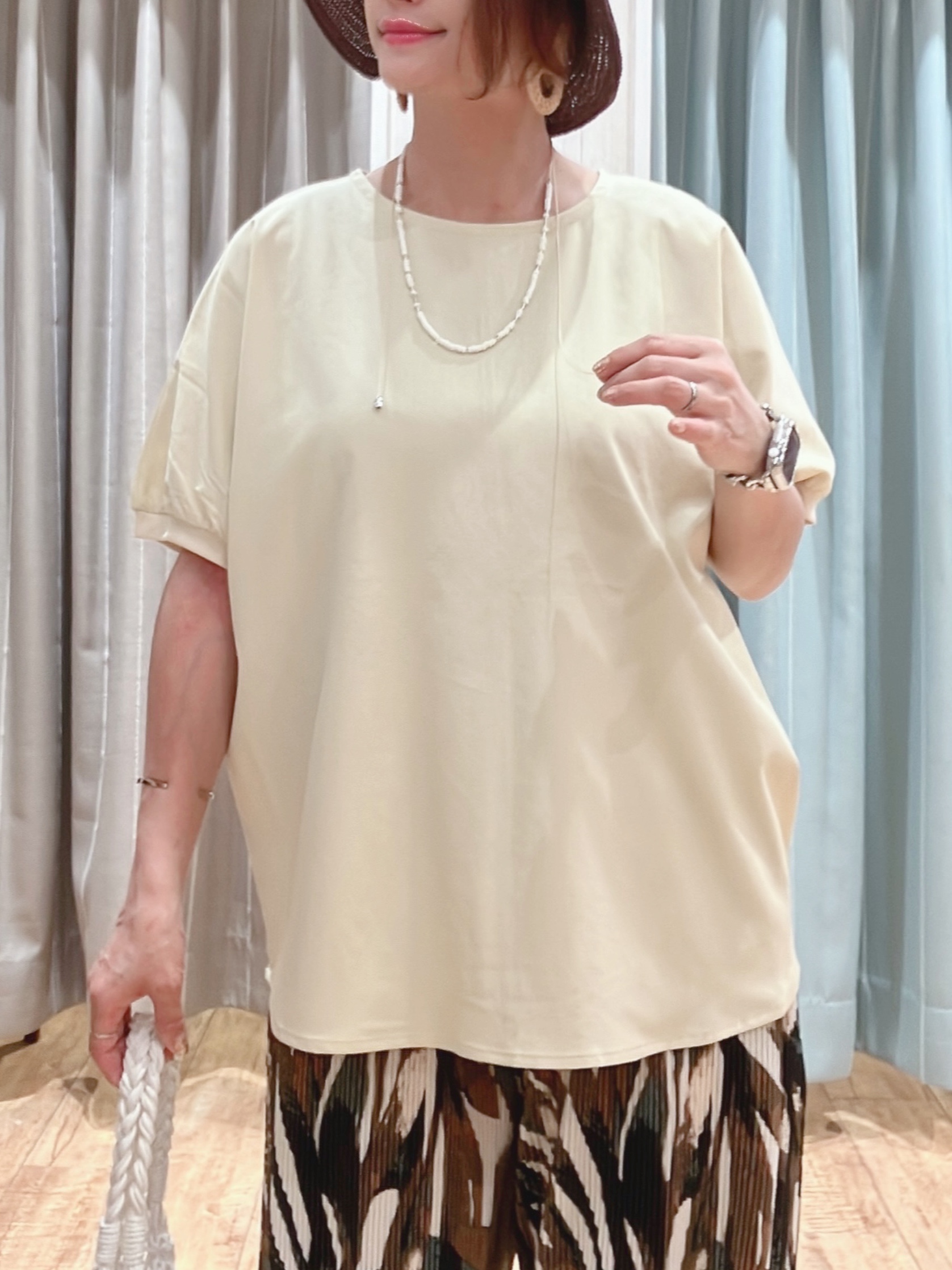 aaamiさんの「SHOO･LA･RUE｜【洗濯後しわになりにくい】インせず着られる さらっとタッチのドルマンブラウス」を使ったコーディネート