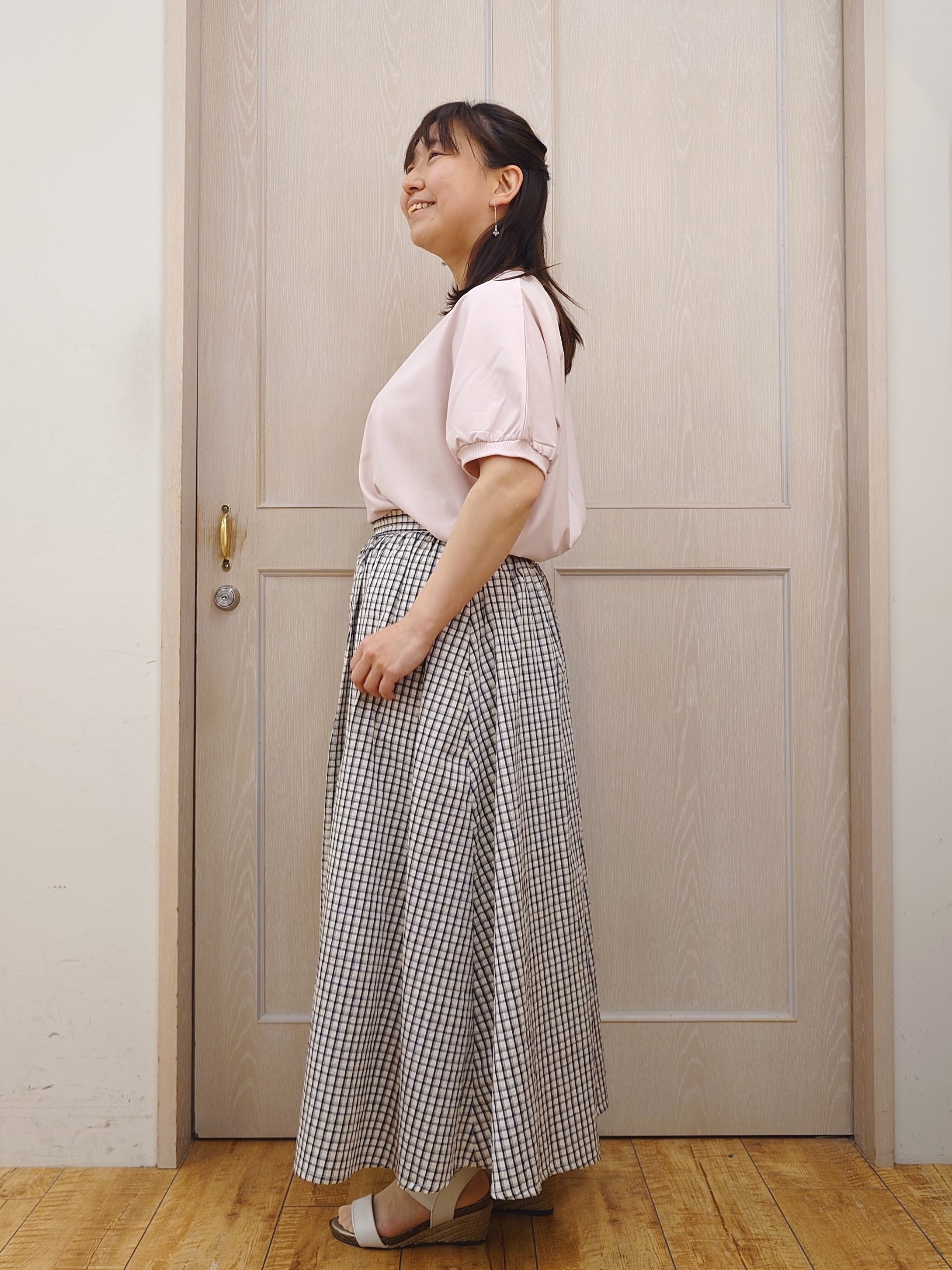 とろろさんの「SHOO･LA･RUE｜【洗濯後しわになりにくい】インせず着られる さらっとタッチのドルマンブラウス」を使ったコーディネート